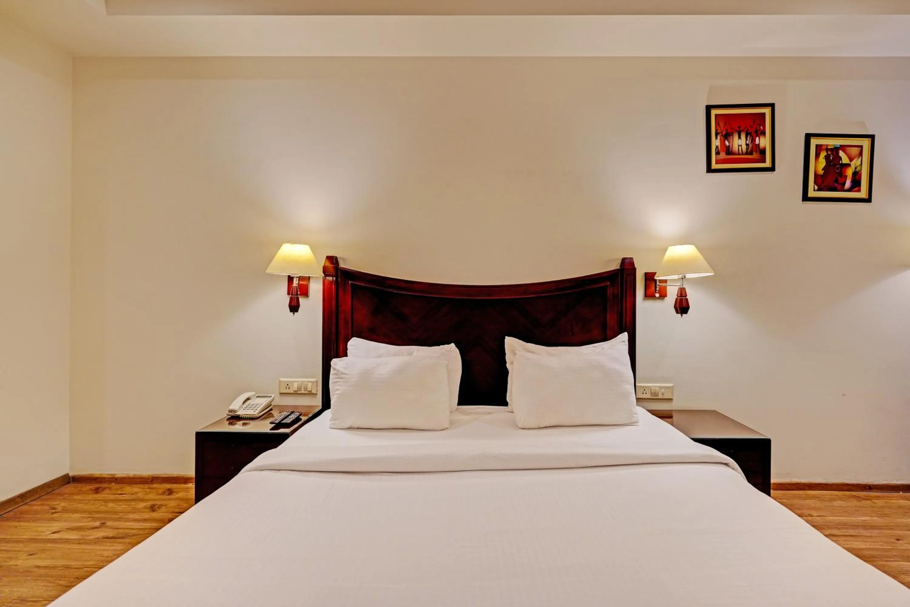 Bedroom, Bed in Super Townhouse OAK Hotel City Mark Gurgaon