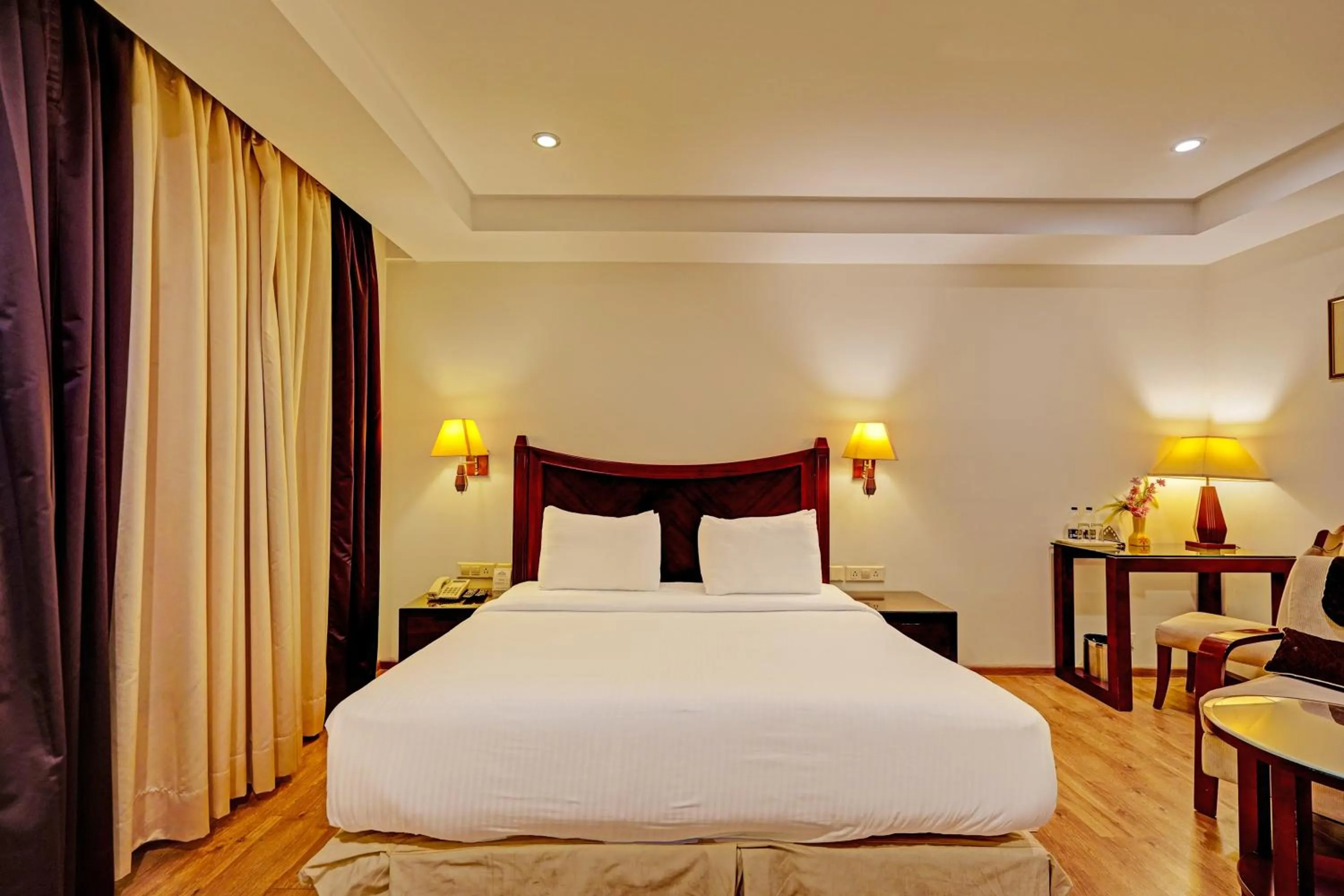 Bedroom, Bed in Super Townhouse OAK Hotel City Mark Gurgaon