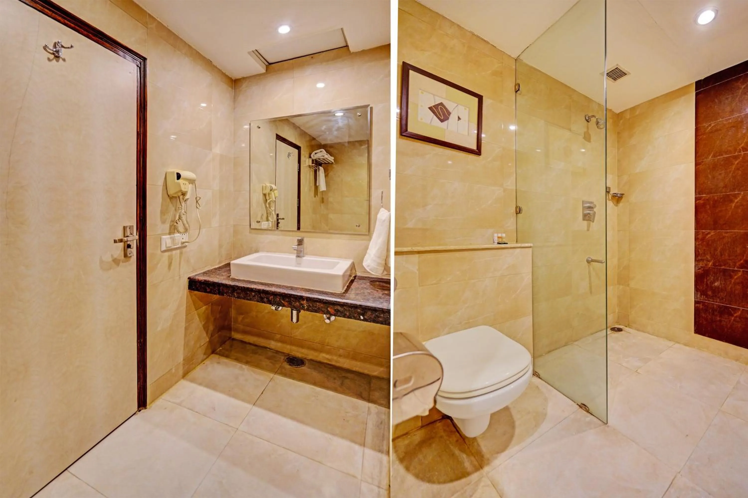 Bathroom in Super Townhouse OAK Hotel City Mark Gurgaon