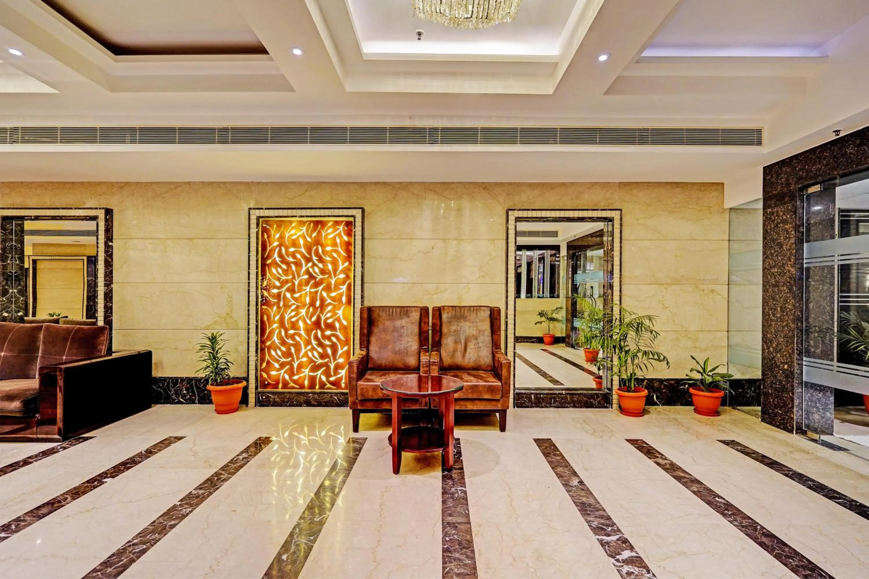 Lobby or reception in Super Townhouse OAK Hotel City Mark Gurgaon