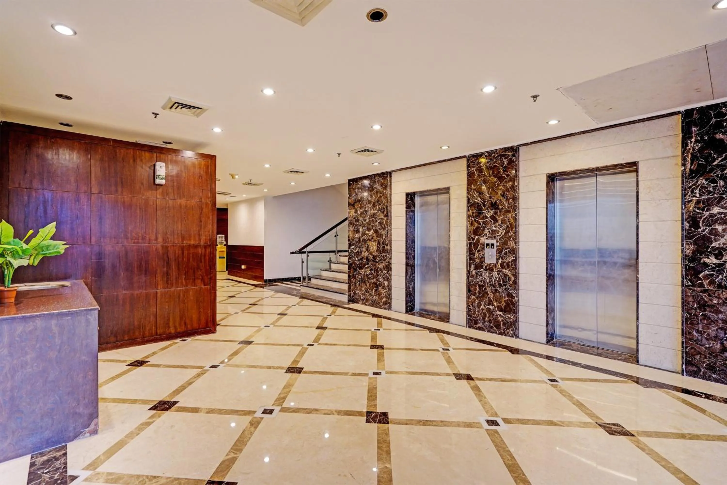 Lobby or reception in Super Townhouse OAK Hotel City Mark Gurgaon