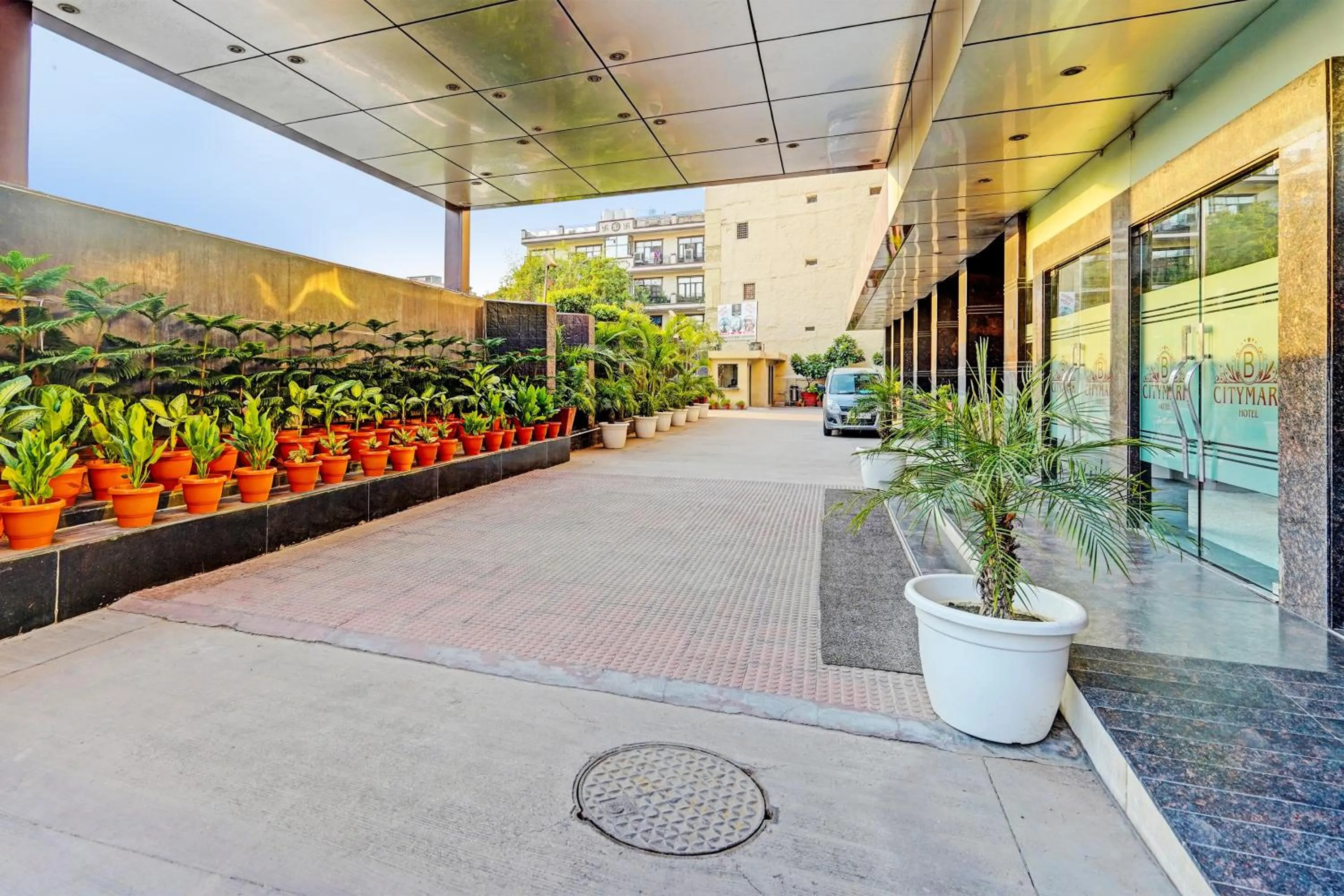 Lobby or reception in Super Townhouse OAK Hotel City Mark Gurgaon