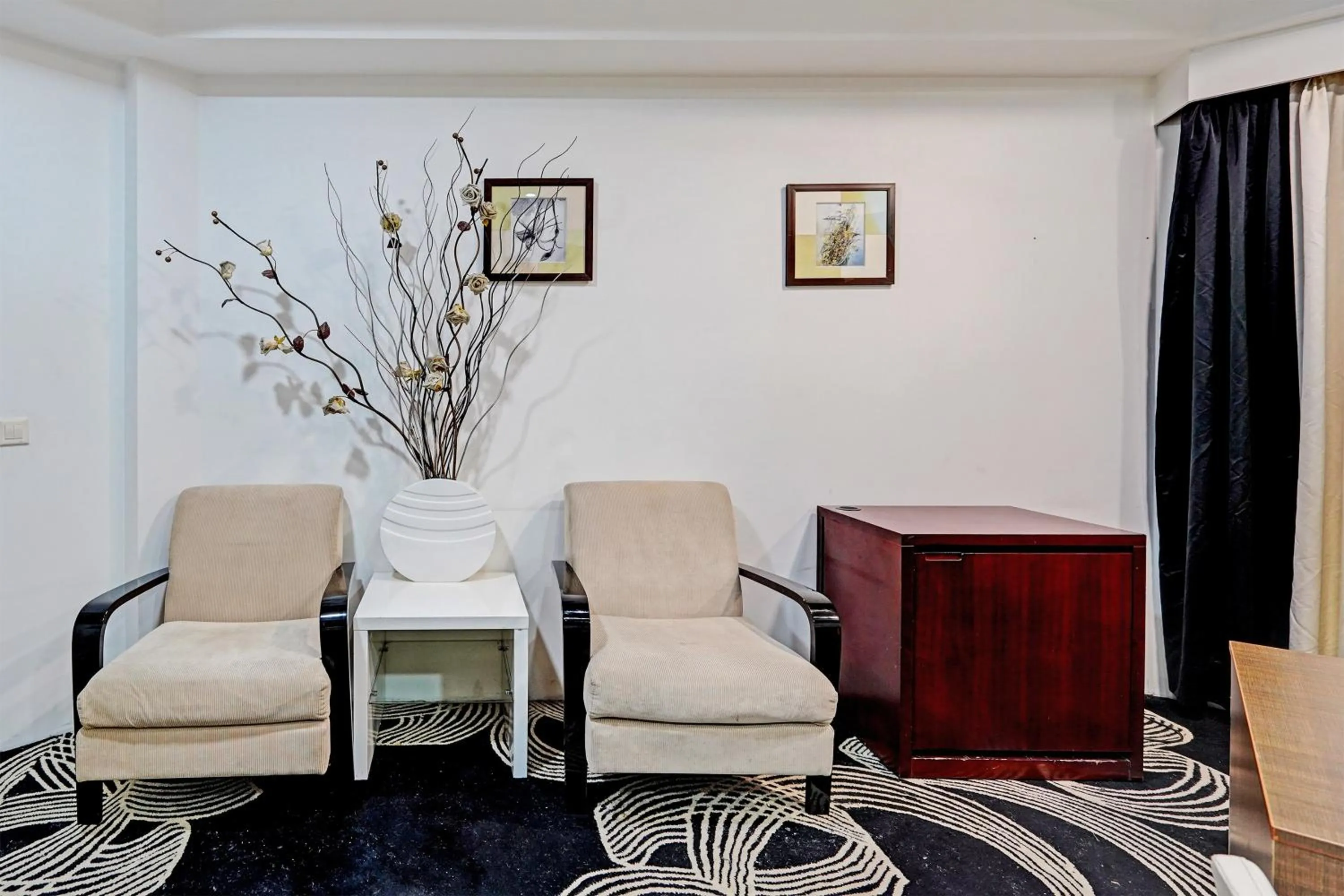 Business facilities in Super Townhouse OAK Hotel City Mark Gurgaon