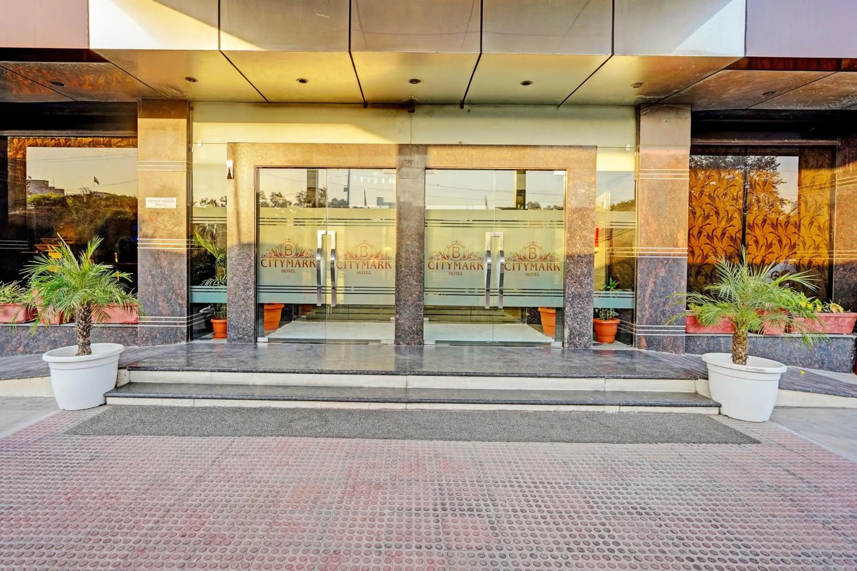 Facade/entrance in Super Townhouse OAK Hotel City Mark Gurgaon