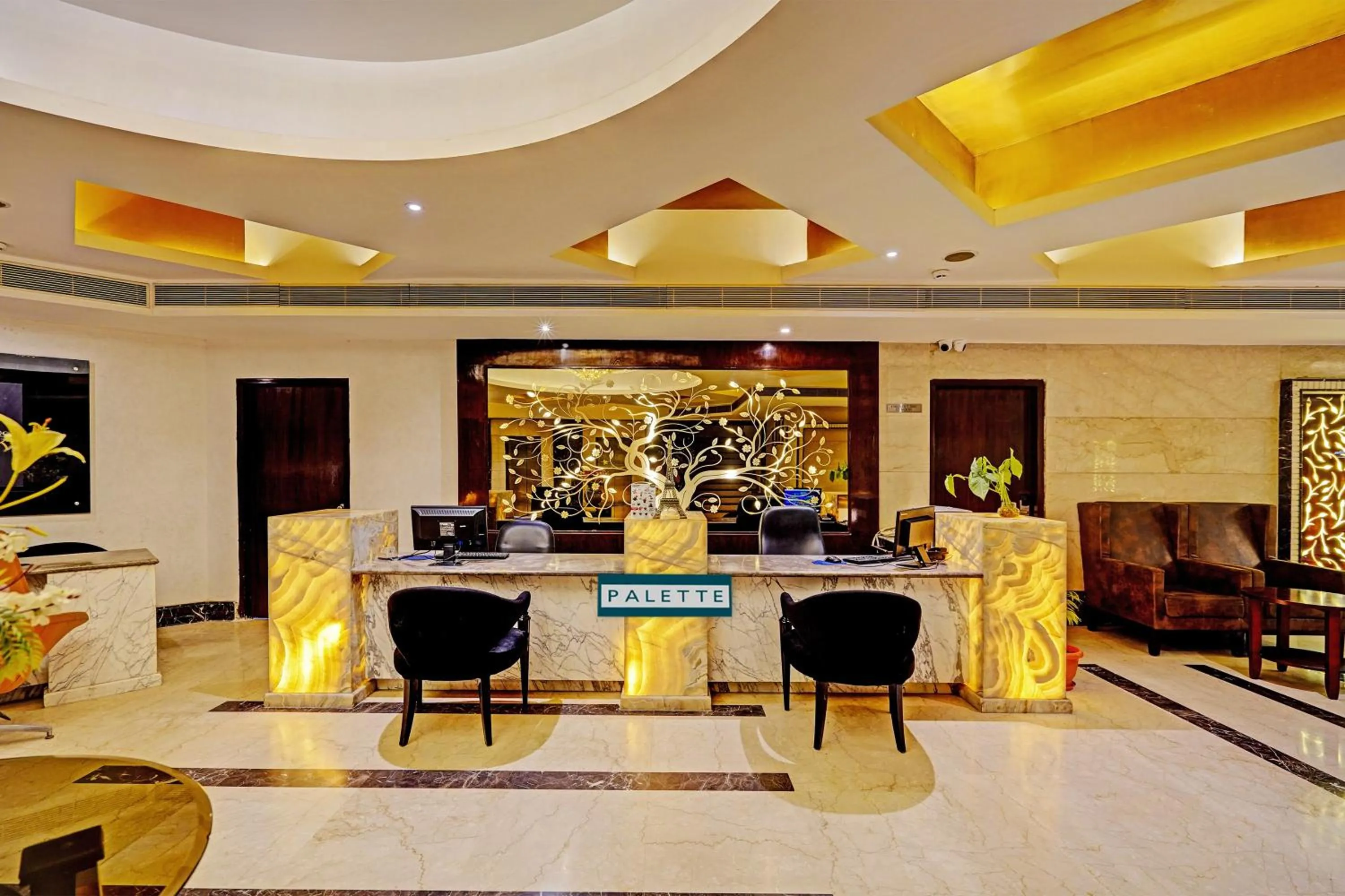 Lobby or reception in Super Townhouse OAK Hotel City Mark Gurgaon
