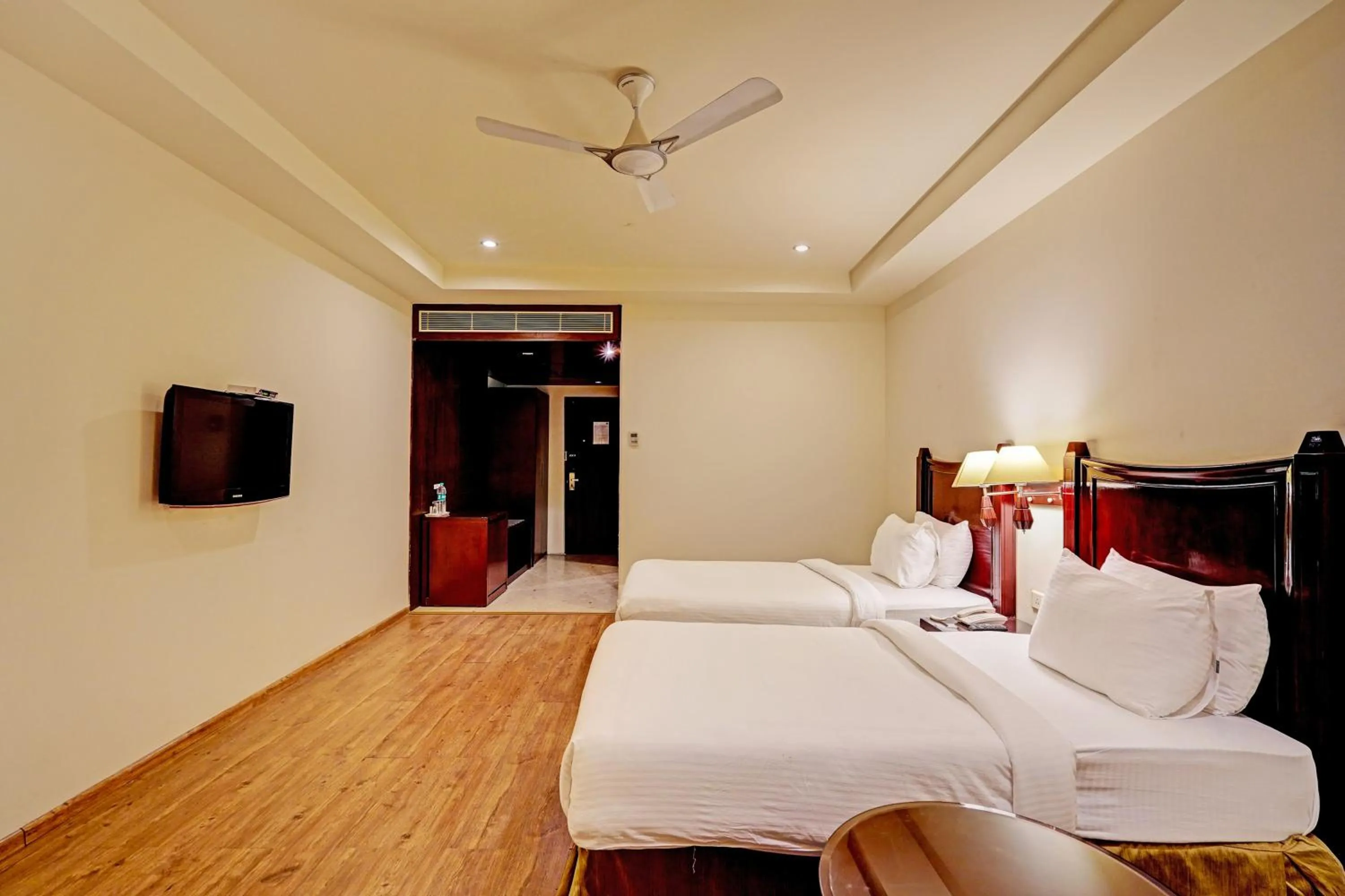 Bedroom, Bed in Super Townhouse OAK Hotel City Mark Gurgaon