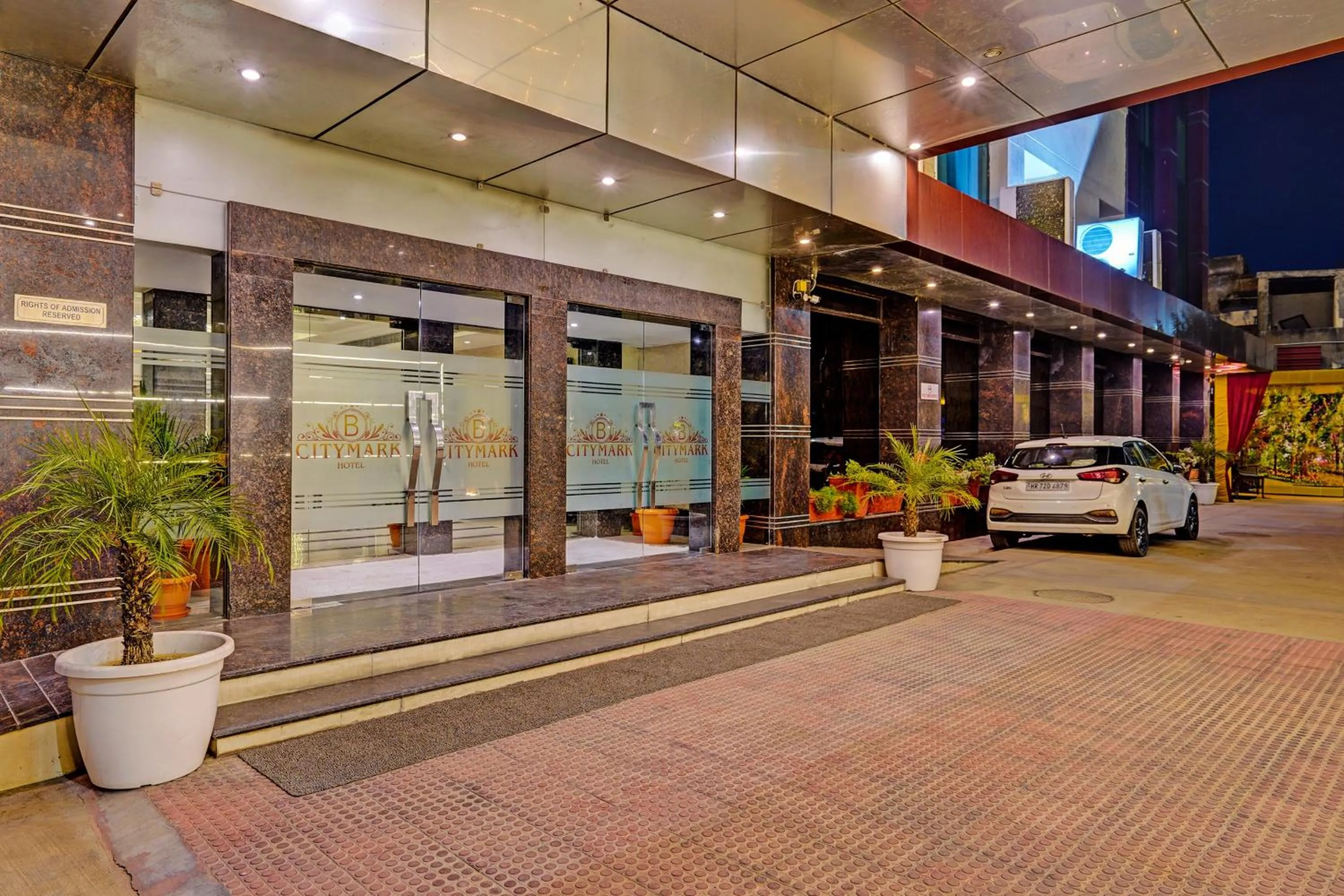 Facade/entrance in Super Townhouse OAK Hotel City Mark Gurgaon