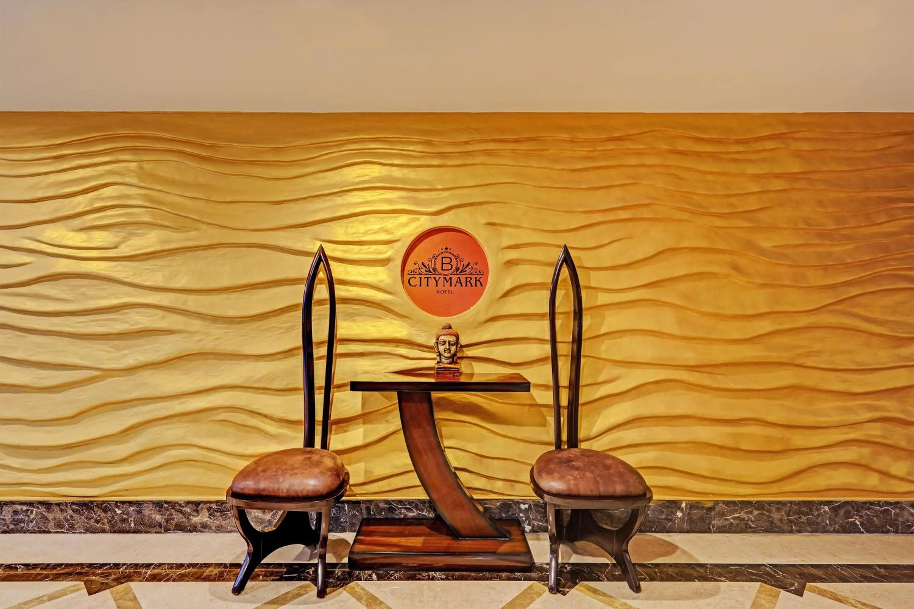 Lobby or reception in Super Townhouse OAK Hotel City Mark Gurgaon