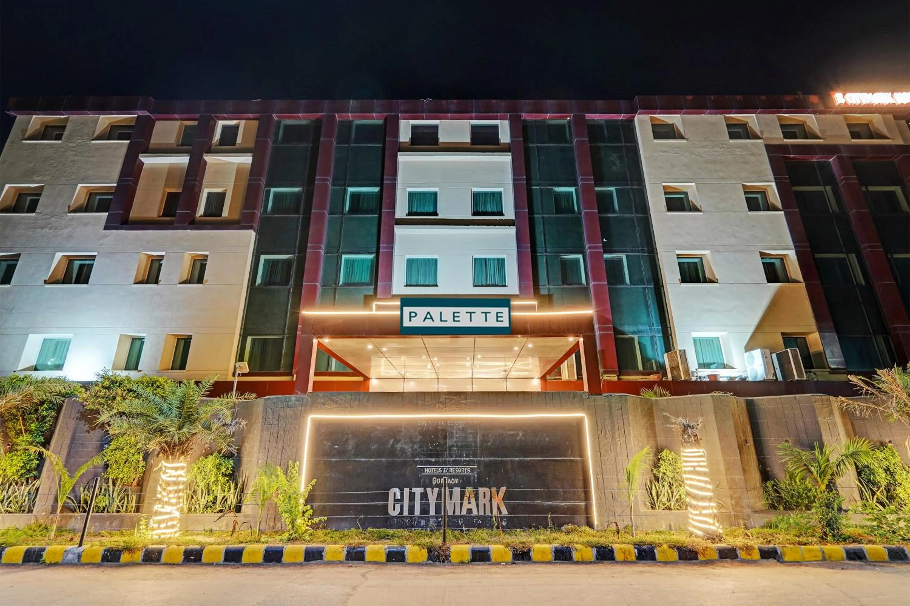 Facade/entrance in Super Townhouse OAK Hotel City Mark Gurgaon