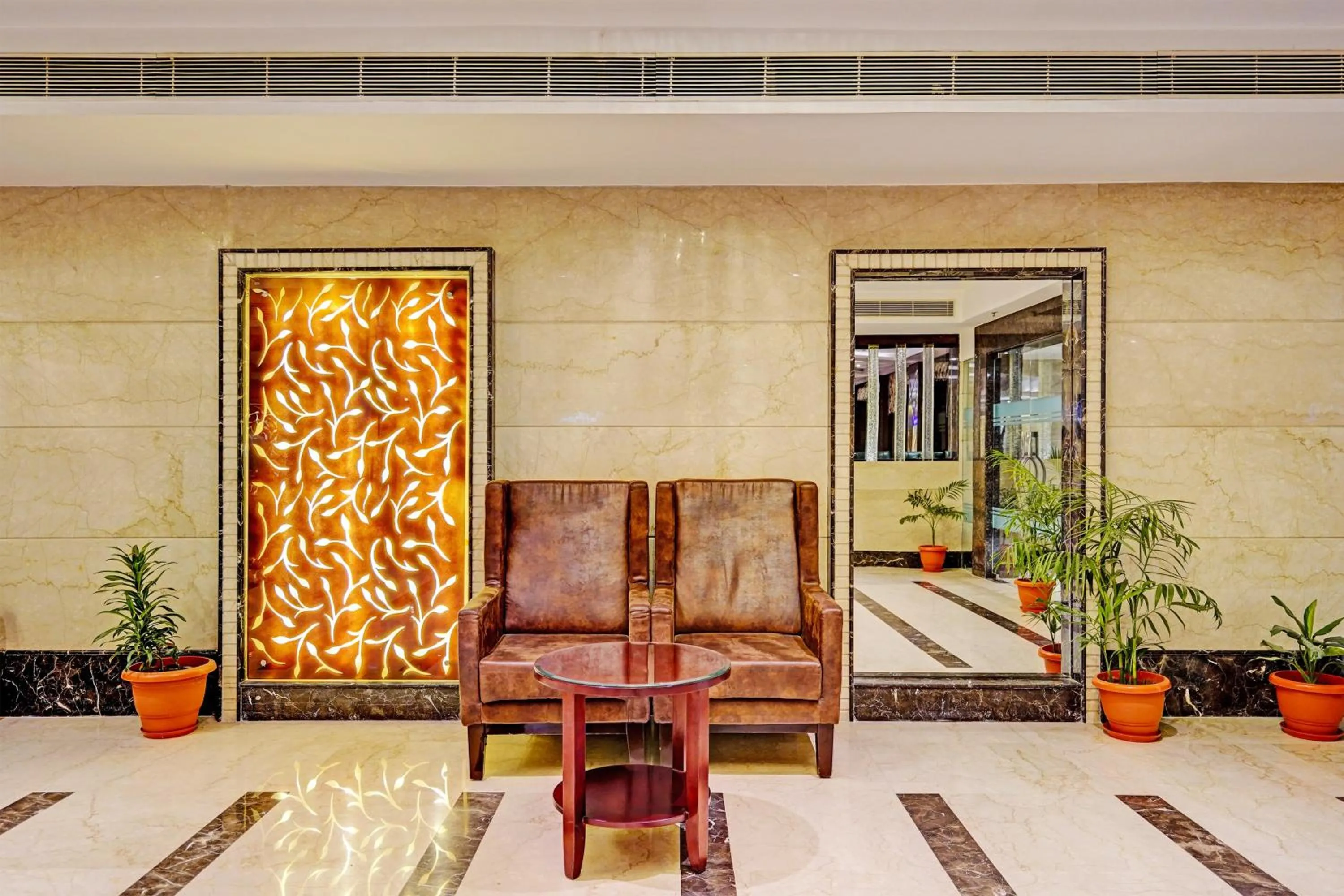 Lobby or reception in Super Townhouse OAK Hotel City Mark Gurgaon