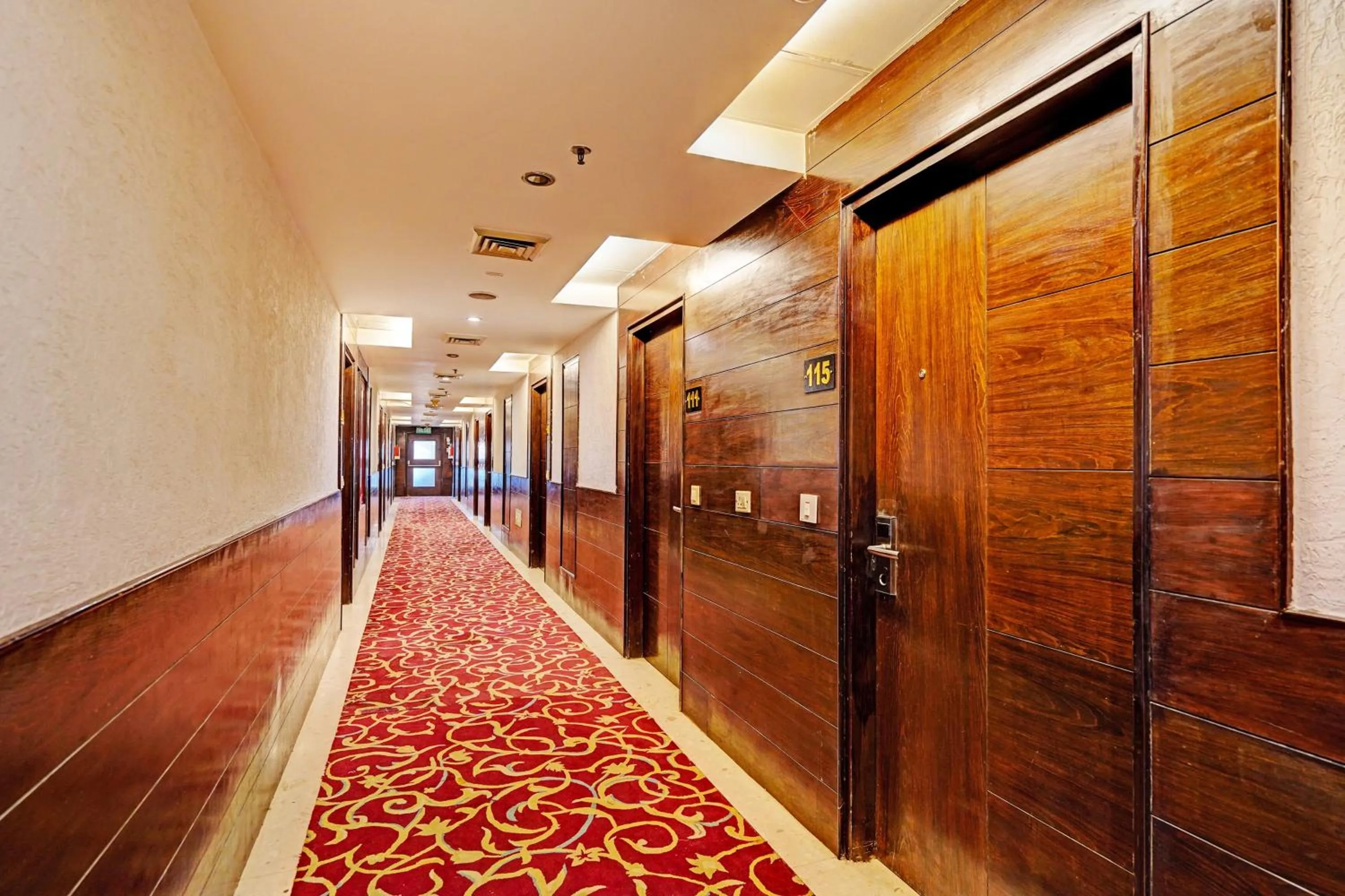 Lobby or reception in Super Townhouse OAK Hotel City Mark Gurgaon