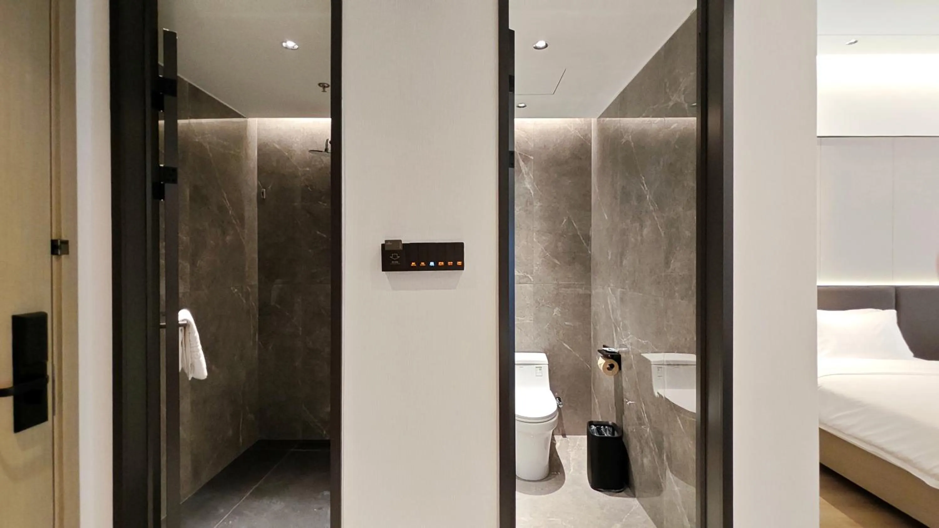 Shower in Haisi Boya International Hotel