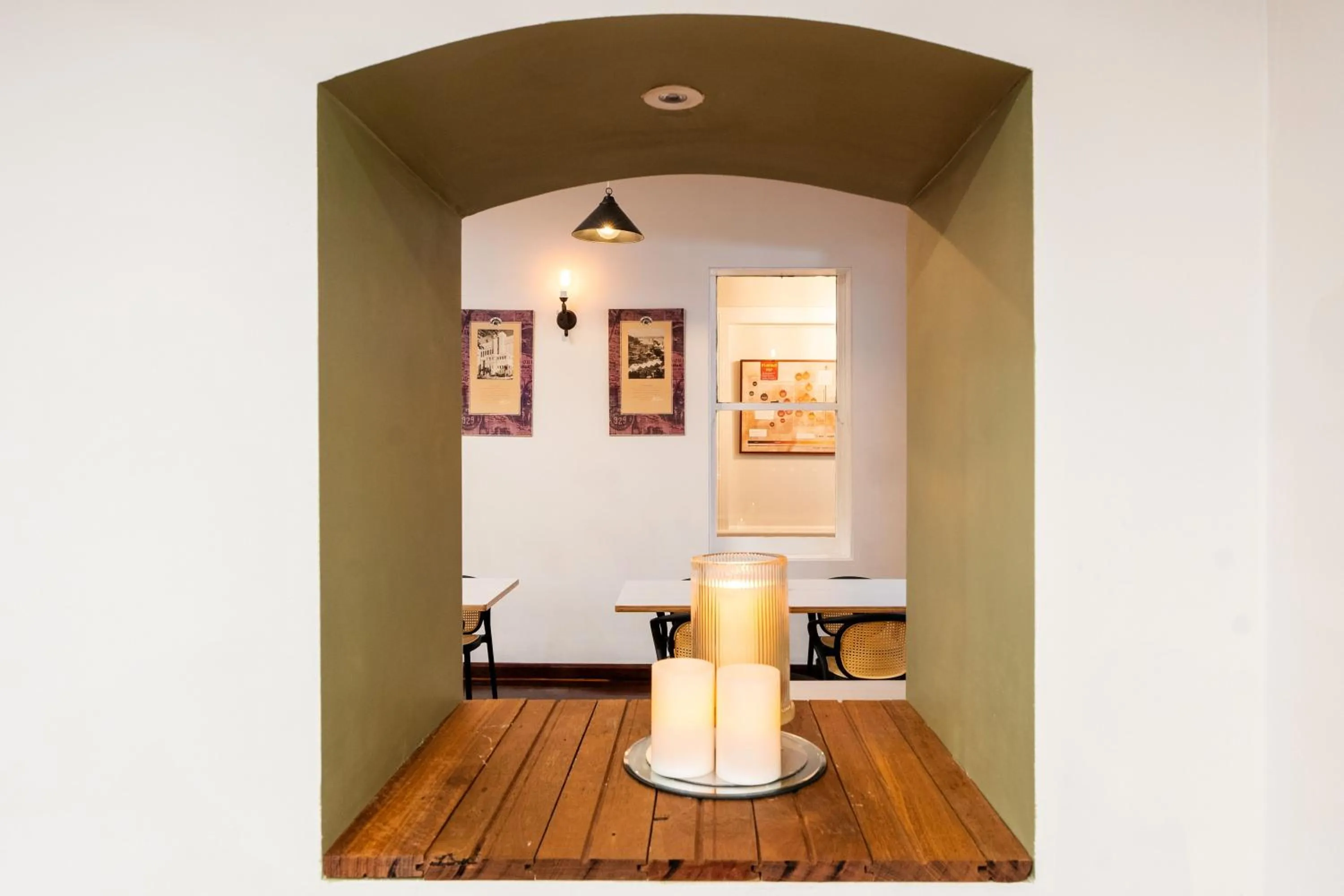 Restaurant/places to eat in The Burlington Hotel