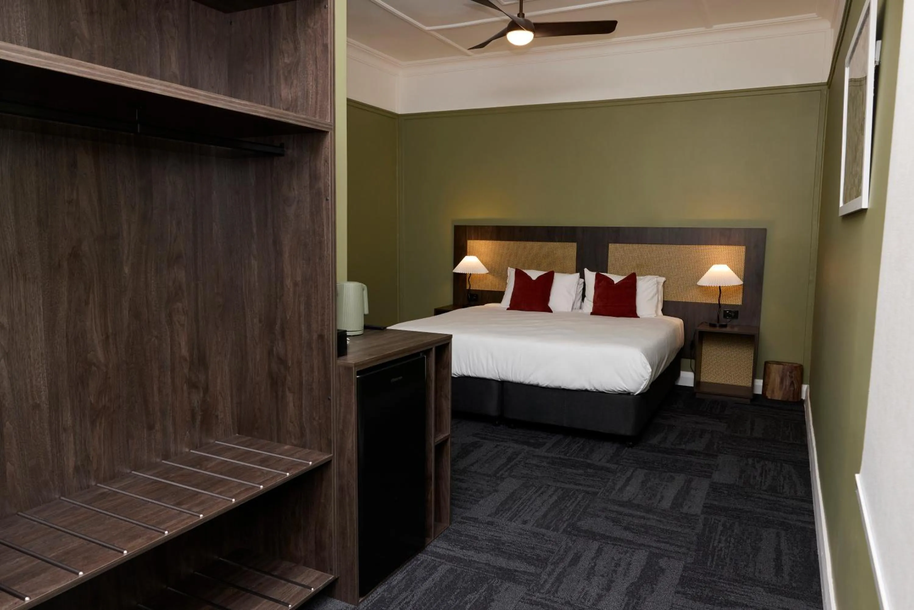 Property building, Bed in The Burlington Hotel