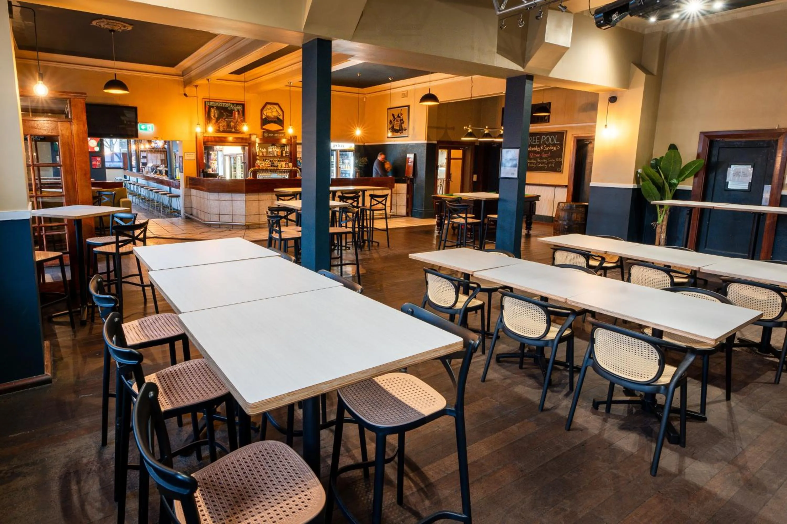 Restaurant/places to eat in The Burlington Hotel