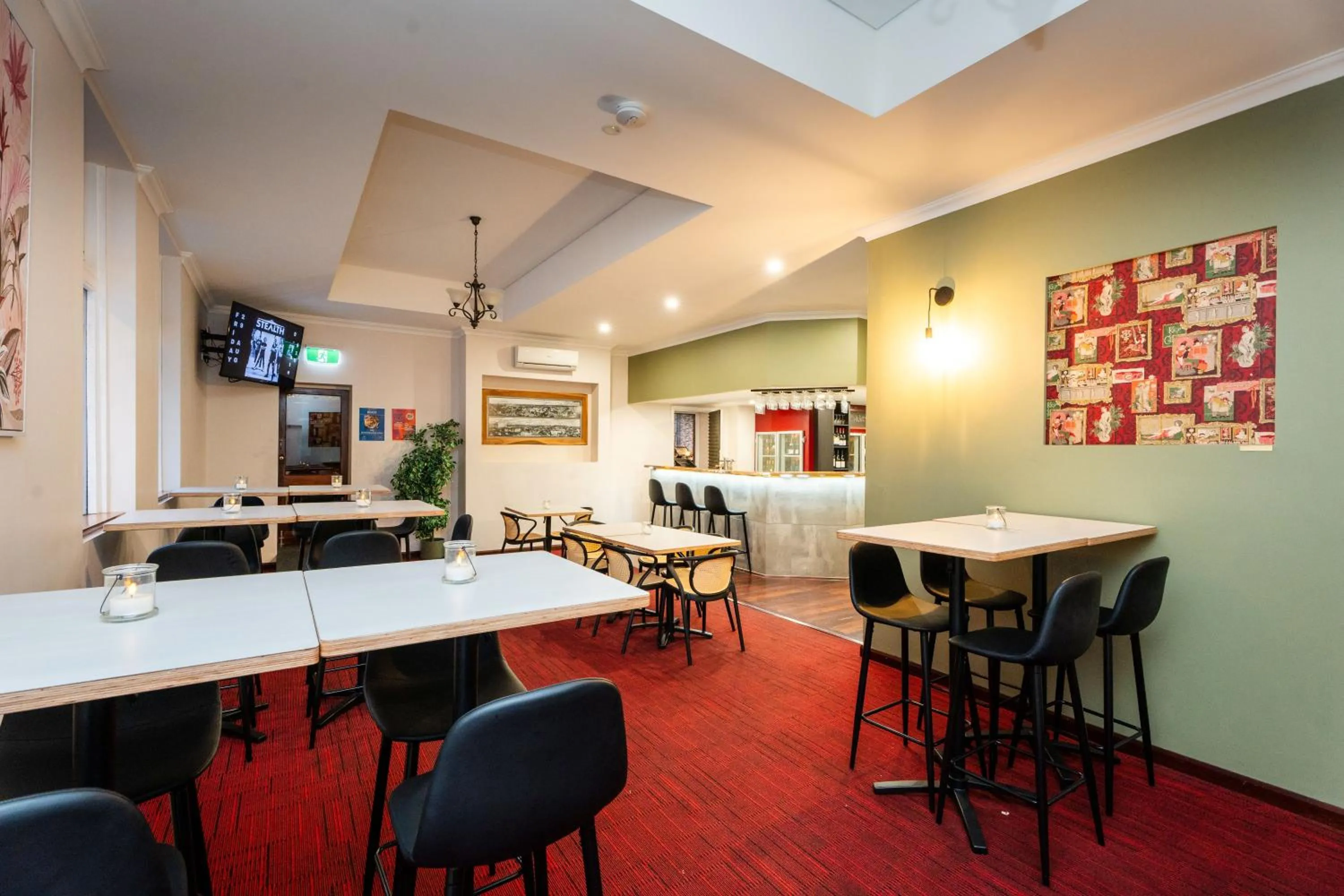 Restaurant/places to eat in The Burlington Hotel