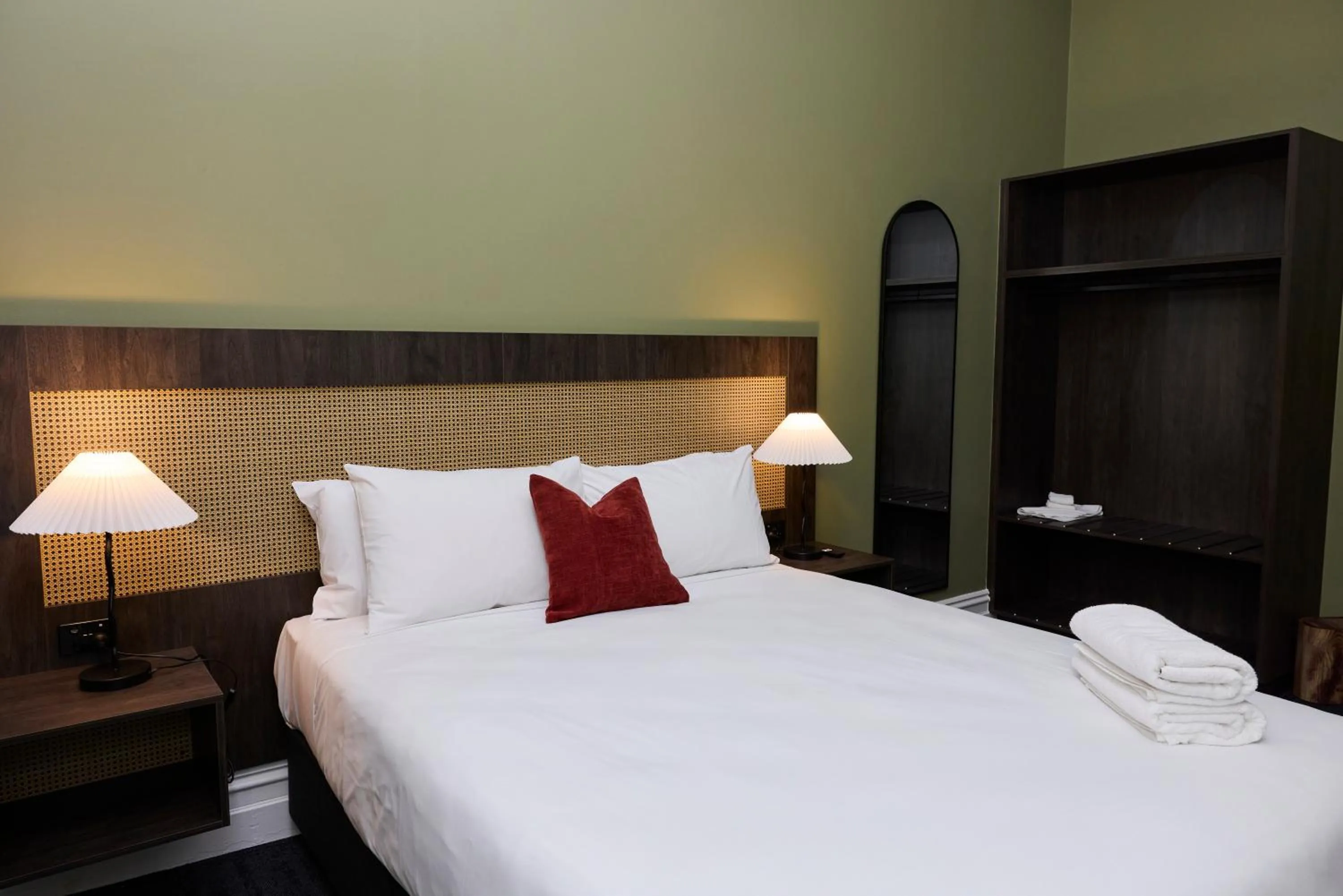 Property building, Bed in The Burlington Hotel