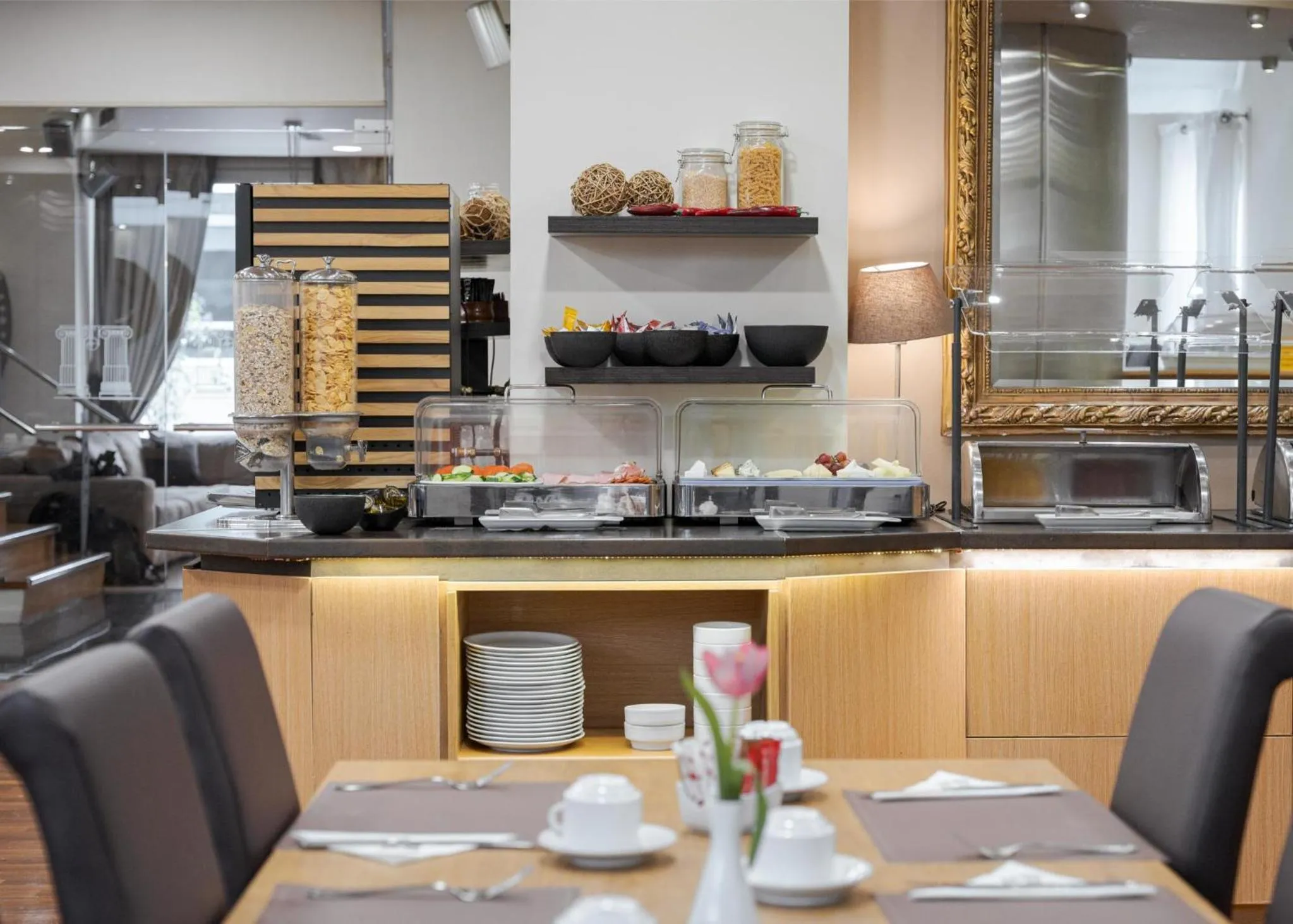 Food and drinks in Acropolis Select