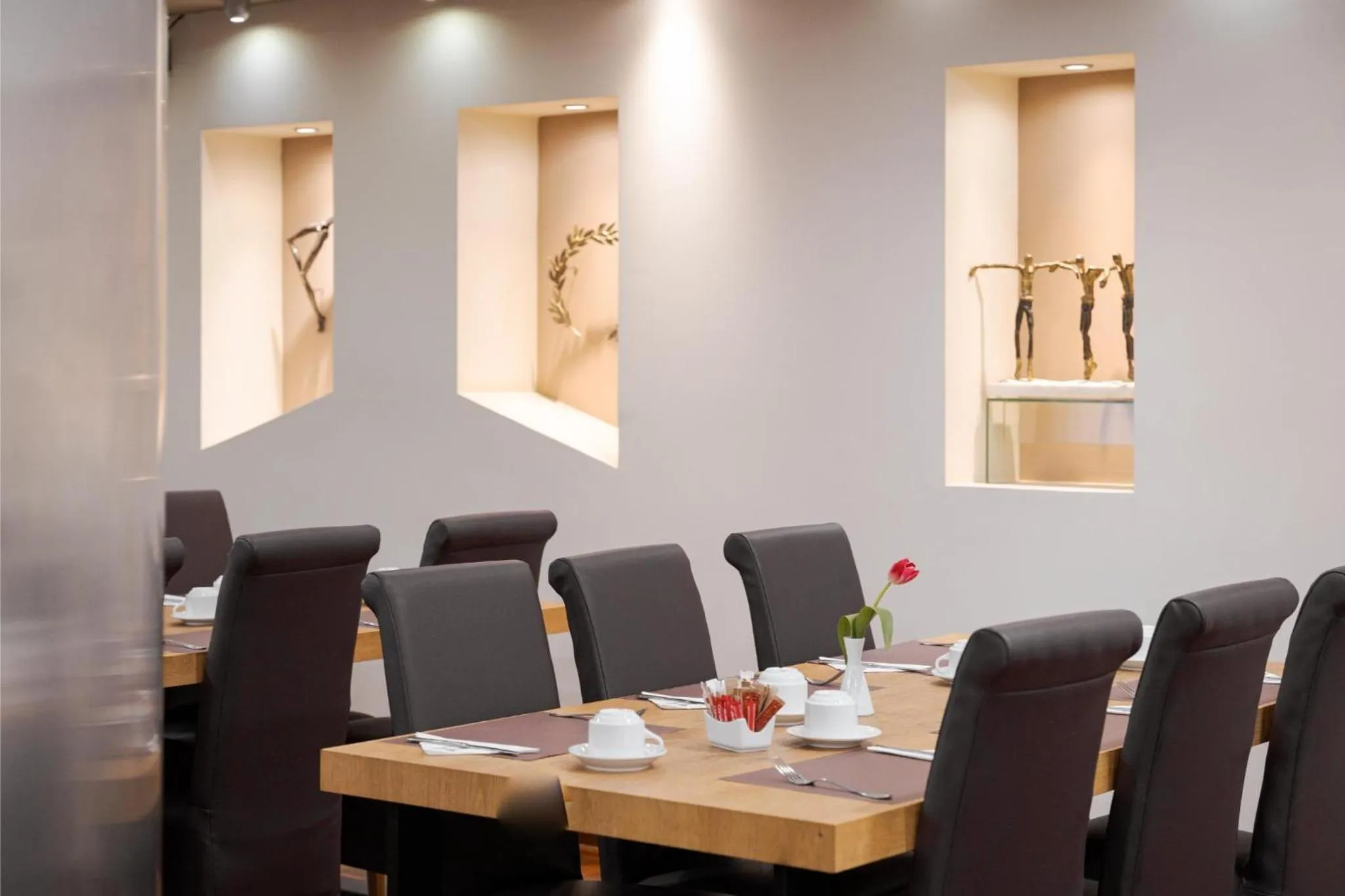 Seating area in Acropolis Select