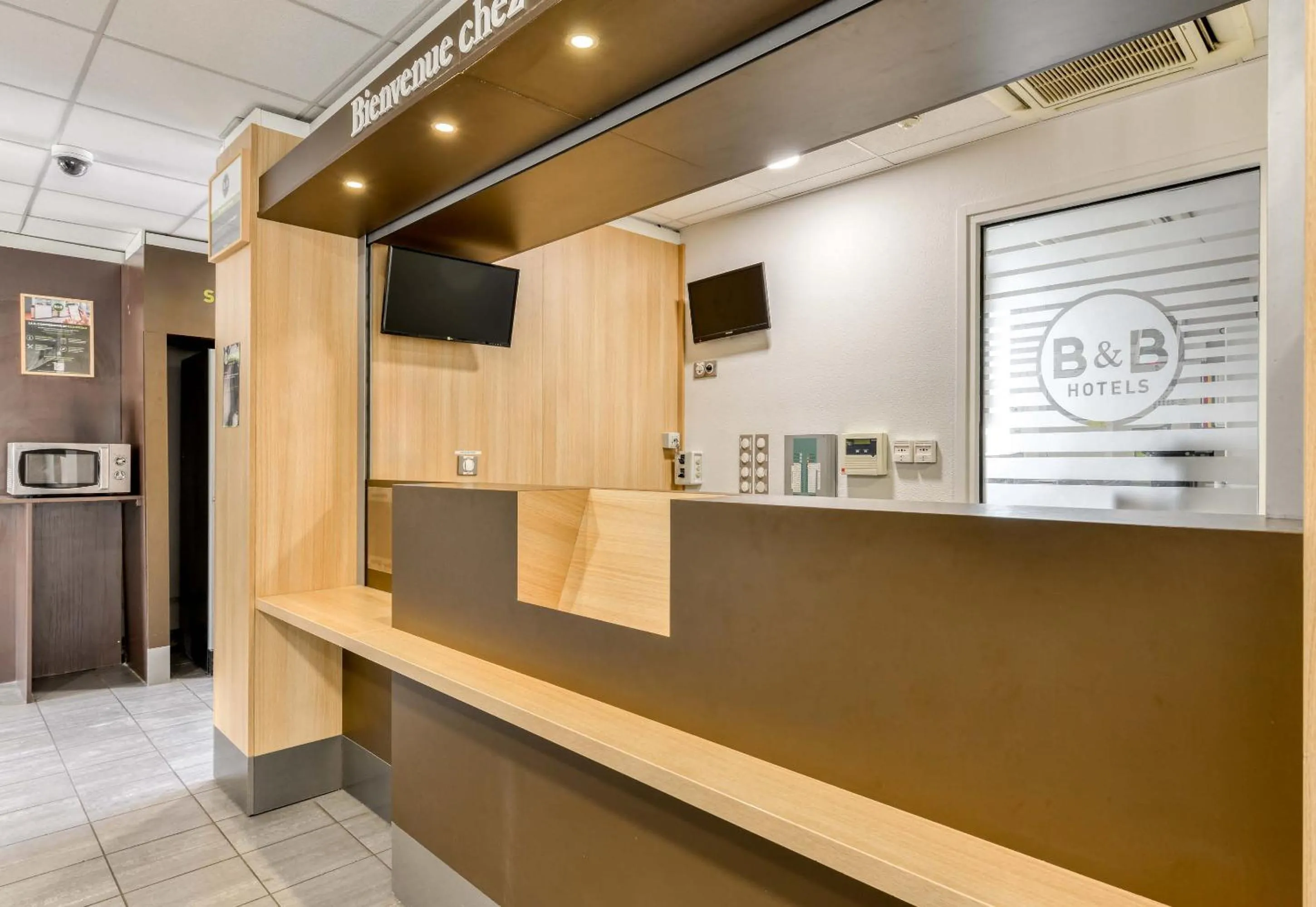 Lobby or reception in B&B HOTEL Montpellier Centre Le Millénaire