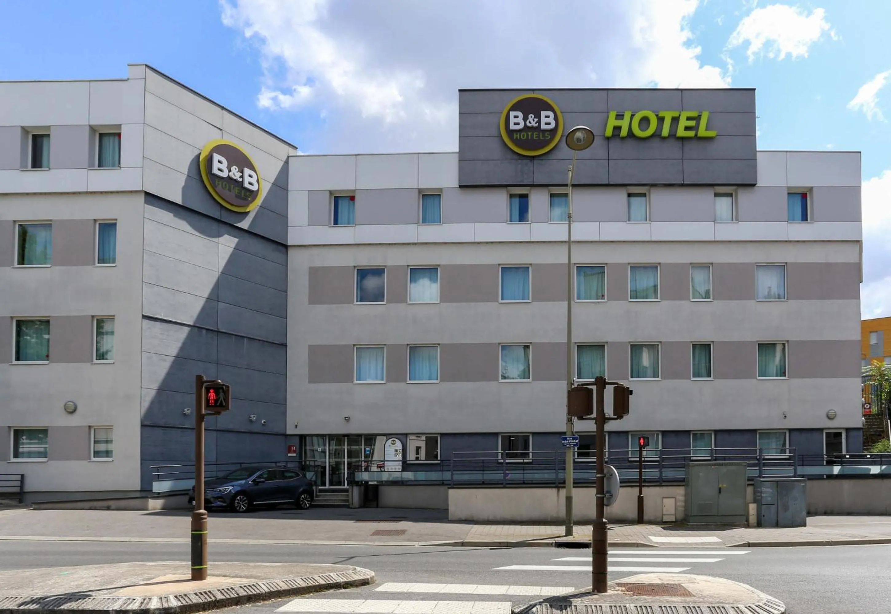 Property building in B&B HOTEL Reims Centre Gare