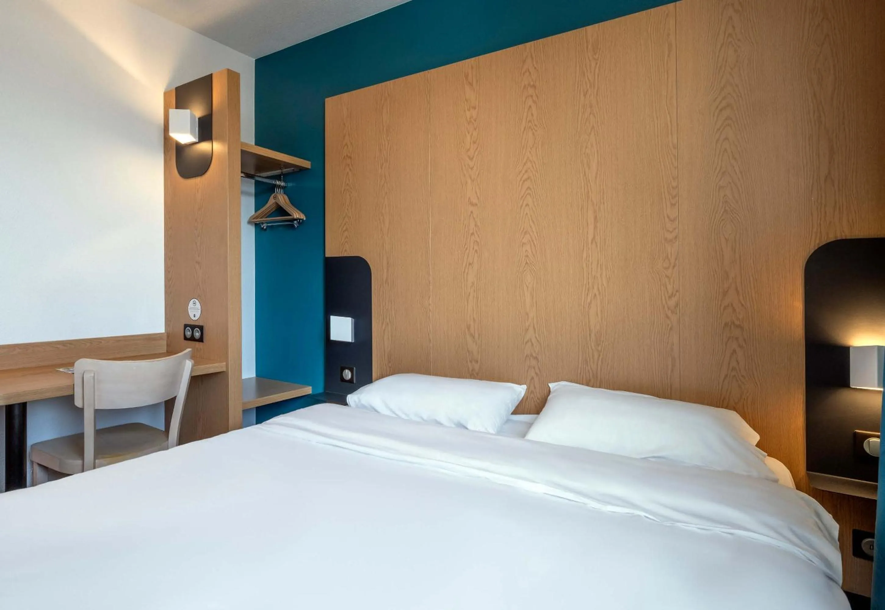 Bedroom, Bed in B&B HOTEL Niort Marais Poitevin Est