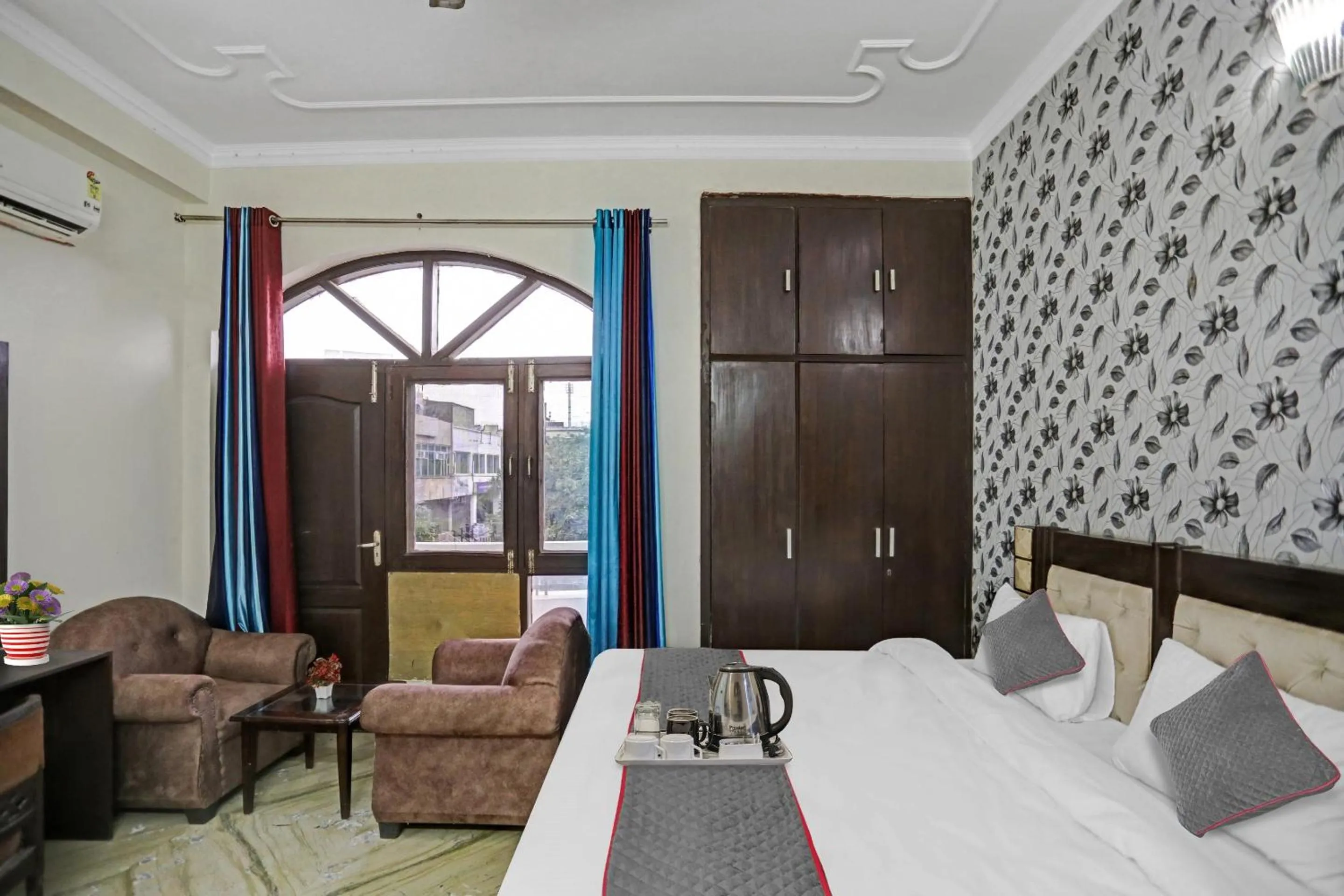 Bed in Townhouse The Premier View Near ISKCON Temple Noida