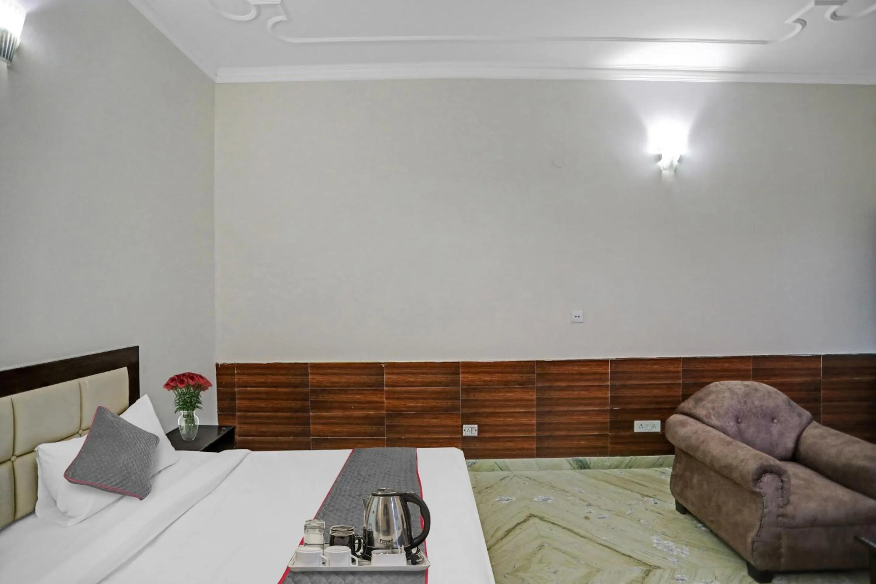 Bed in Townhouse The Premier View Near ISKCON Temple Noida