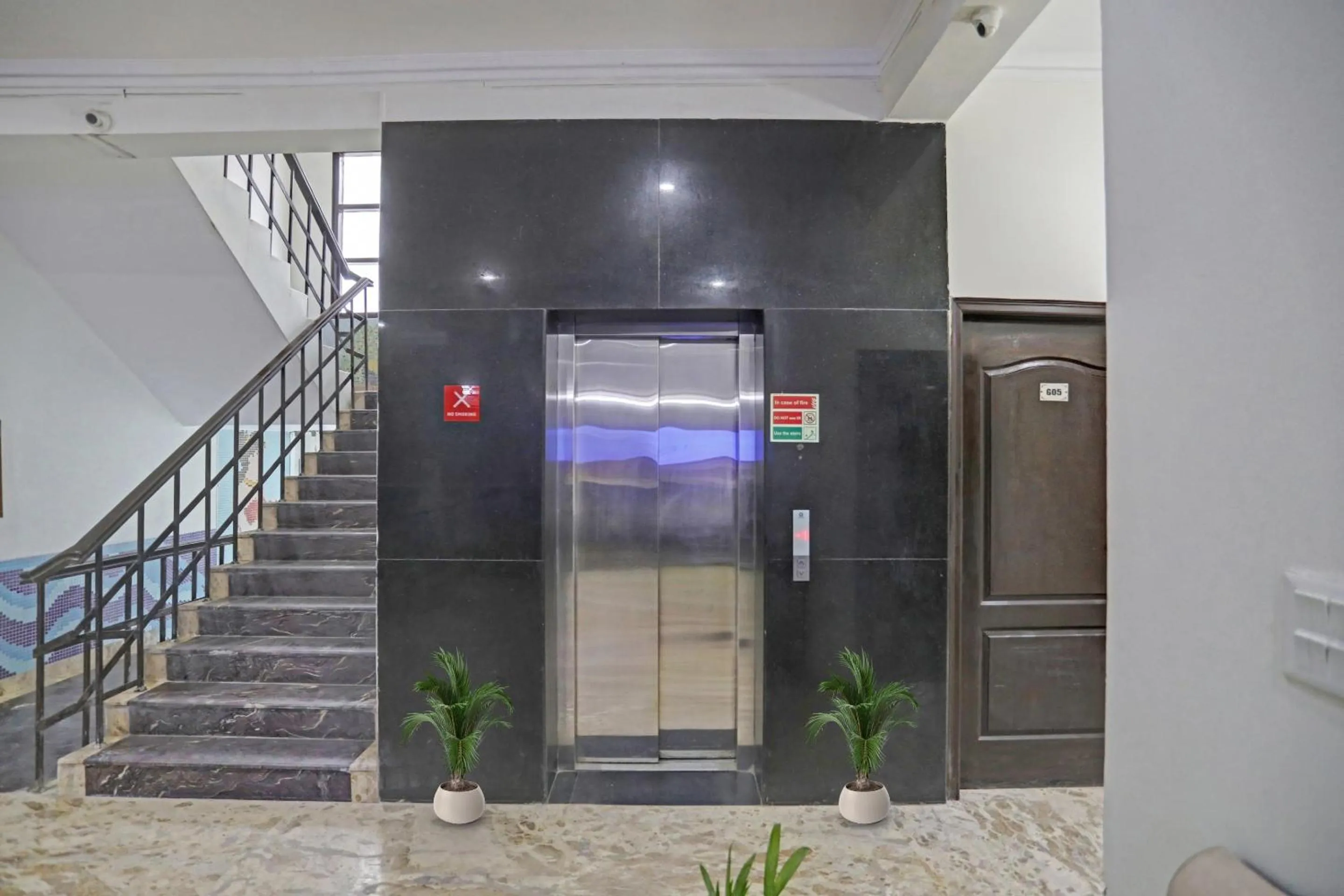 Lobby or reception in Townhouse The Premier View Near ISKCON Temple Noida