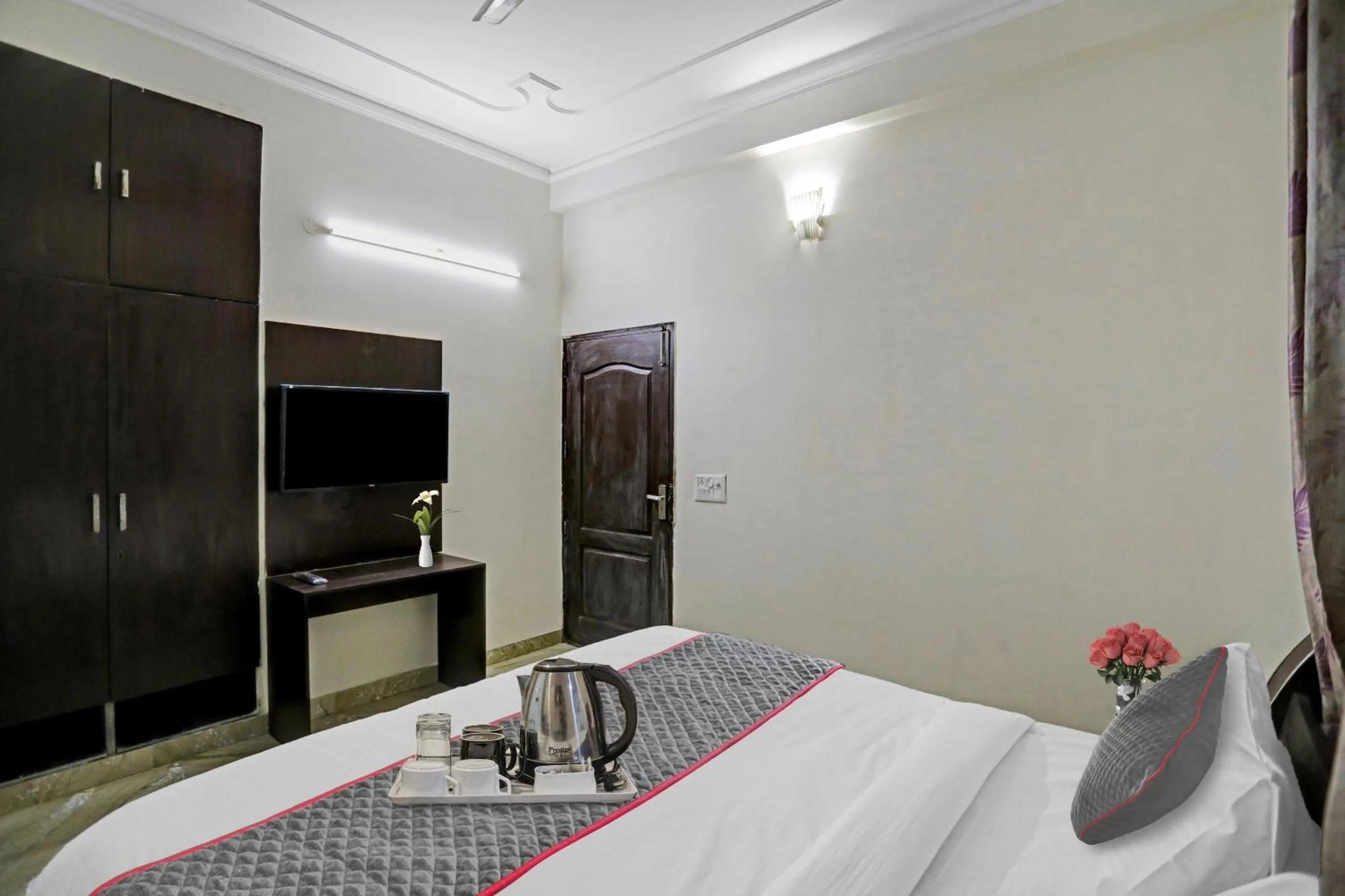 Bed in Townhouse The Premier View Near ISKCON Temple Noida