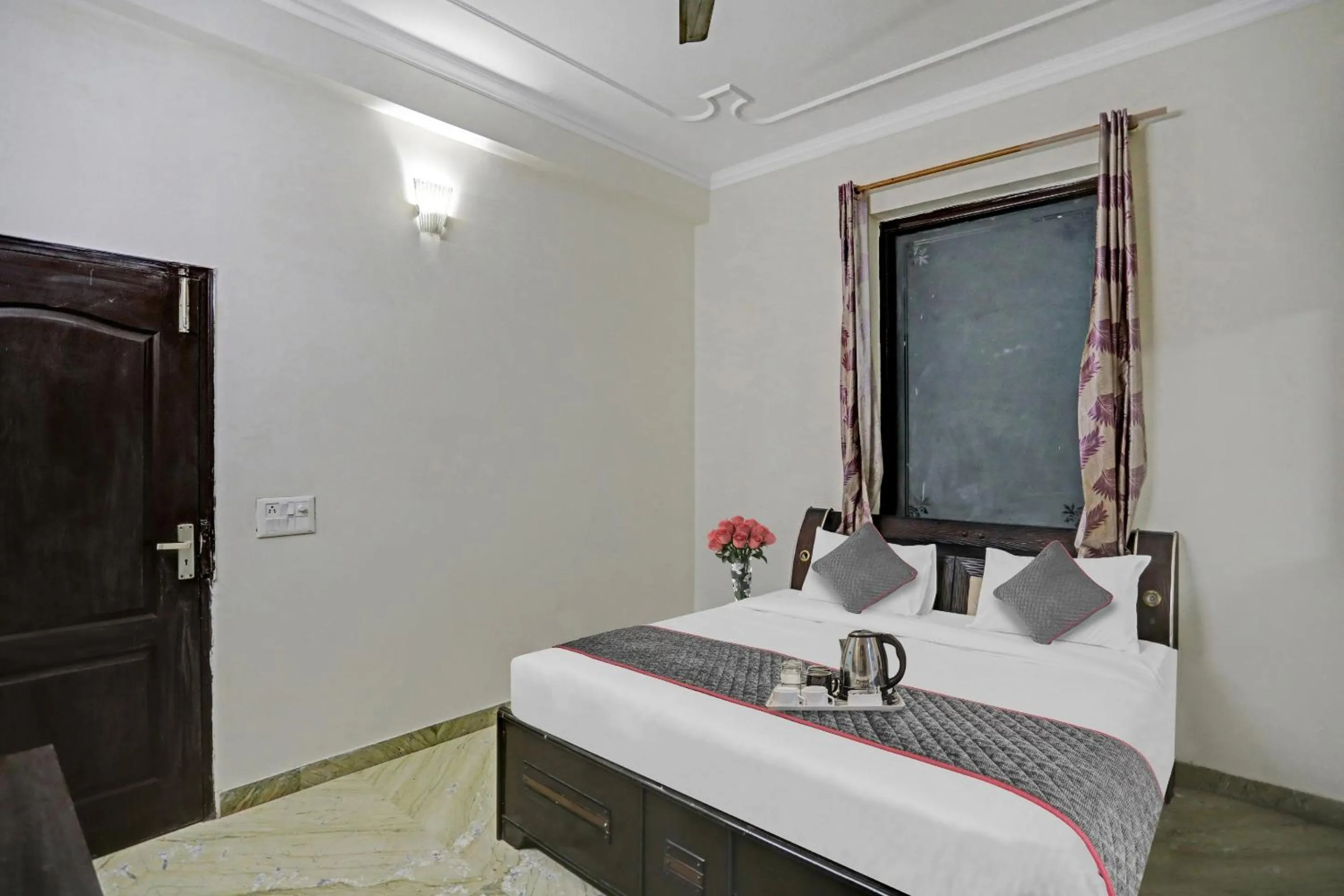 Bed in Townhouse The Premier View Near ISKCON Temple Noida