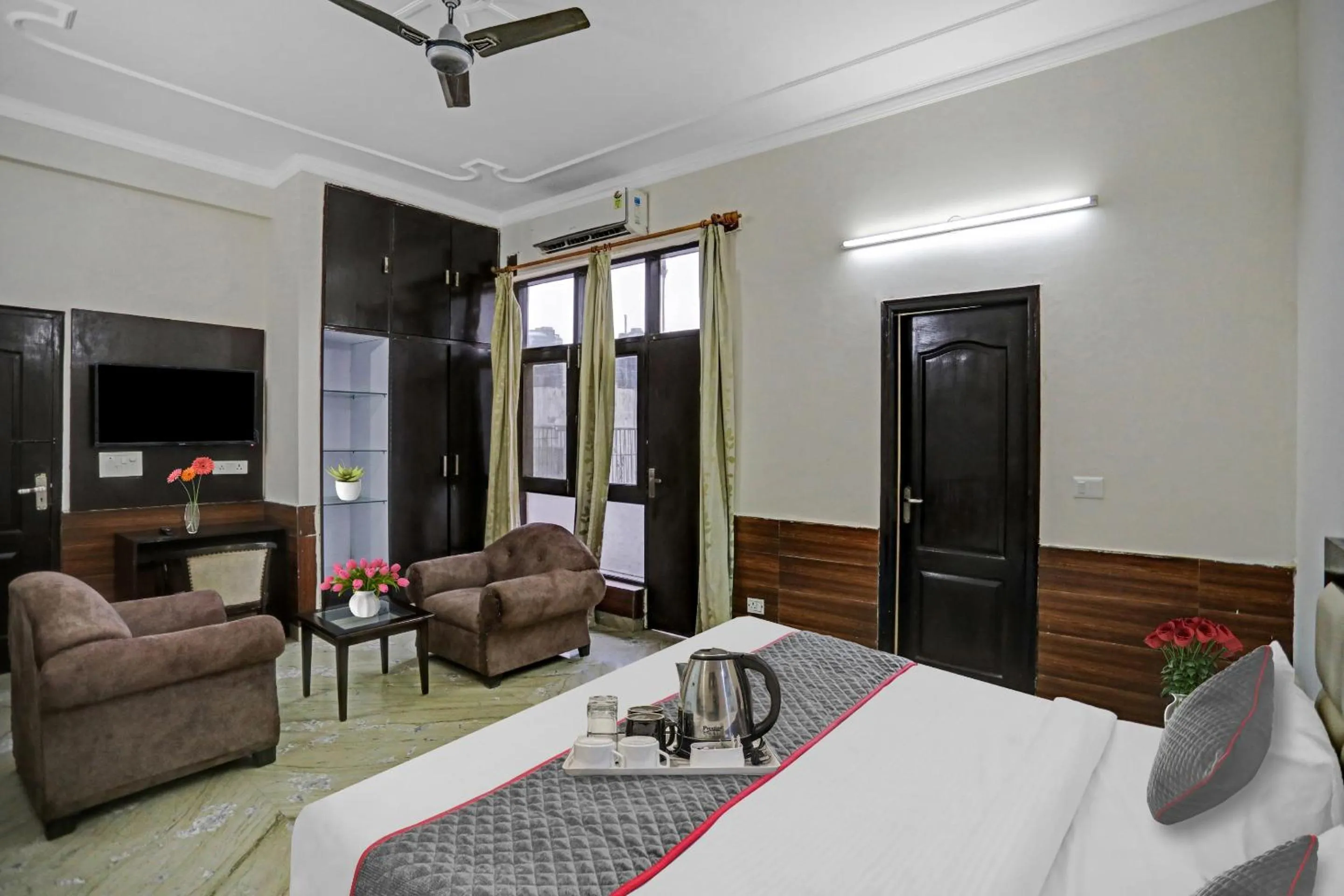Bed in Townhouse The Premier View Near ISKCON Temple Noida