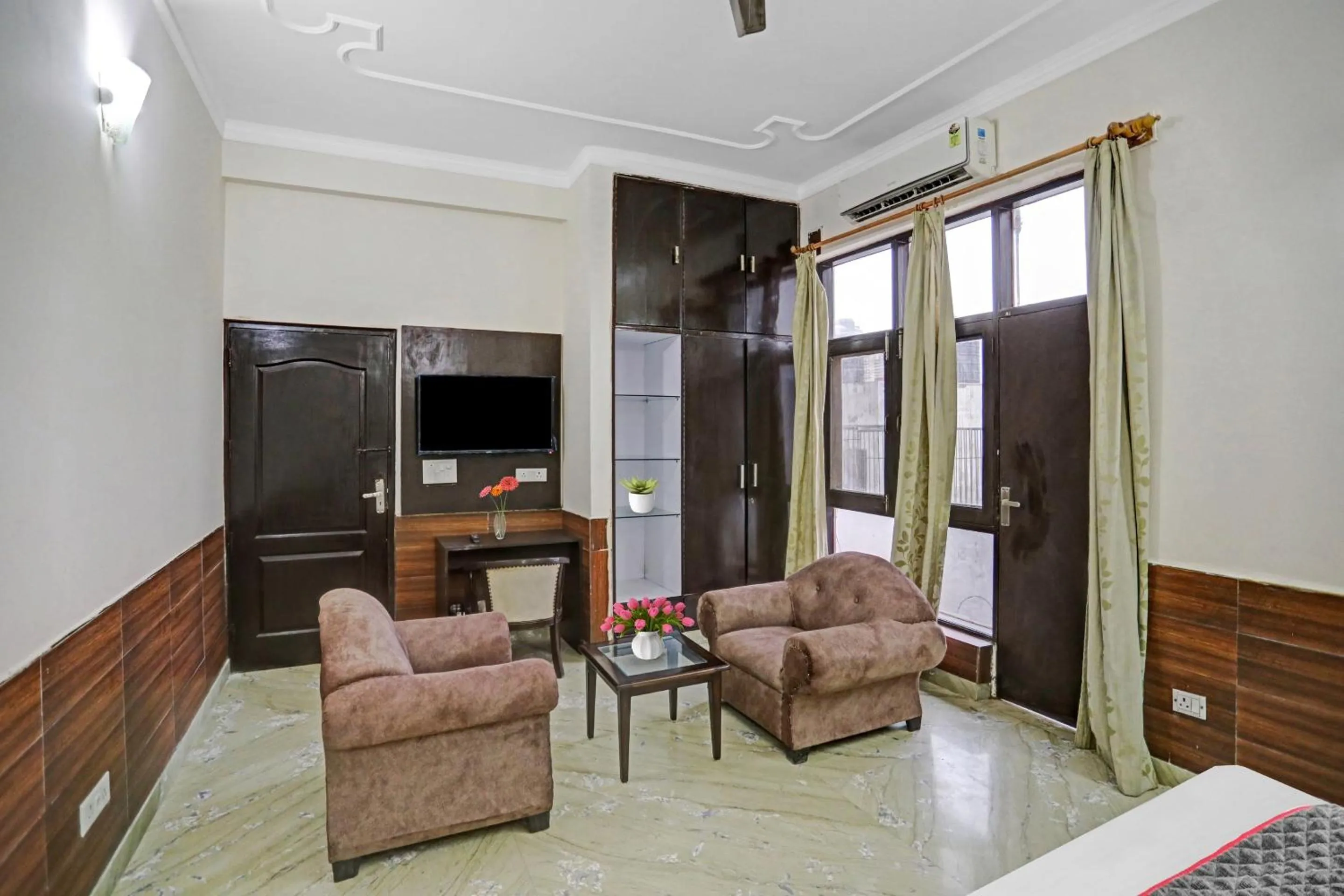Lobby or reception in Townhouse The Premier View Near ISKCON Temple Noida