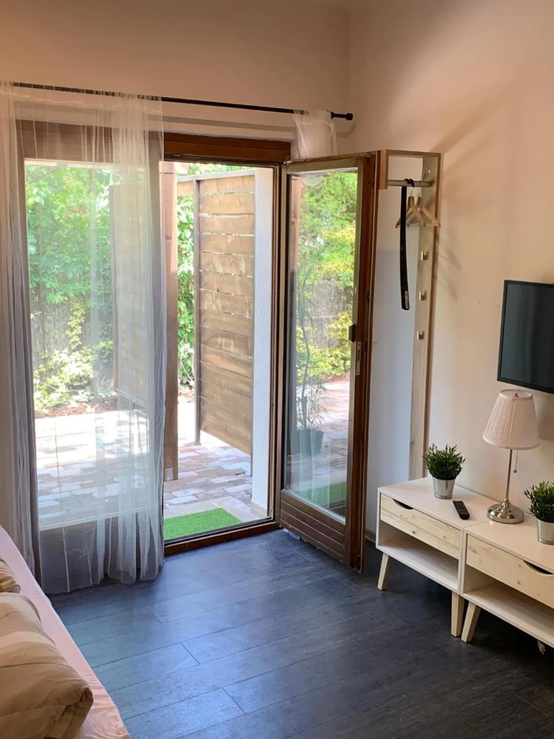 Photo of the whole room in Silver Garden