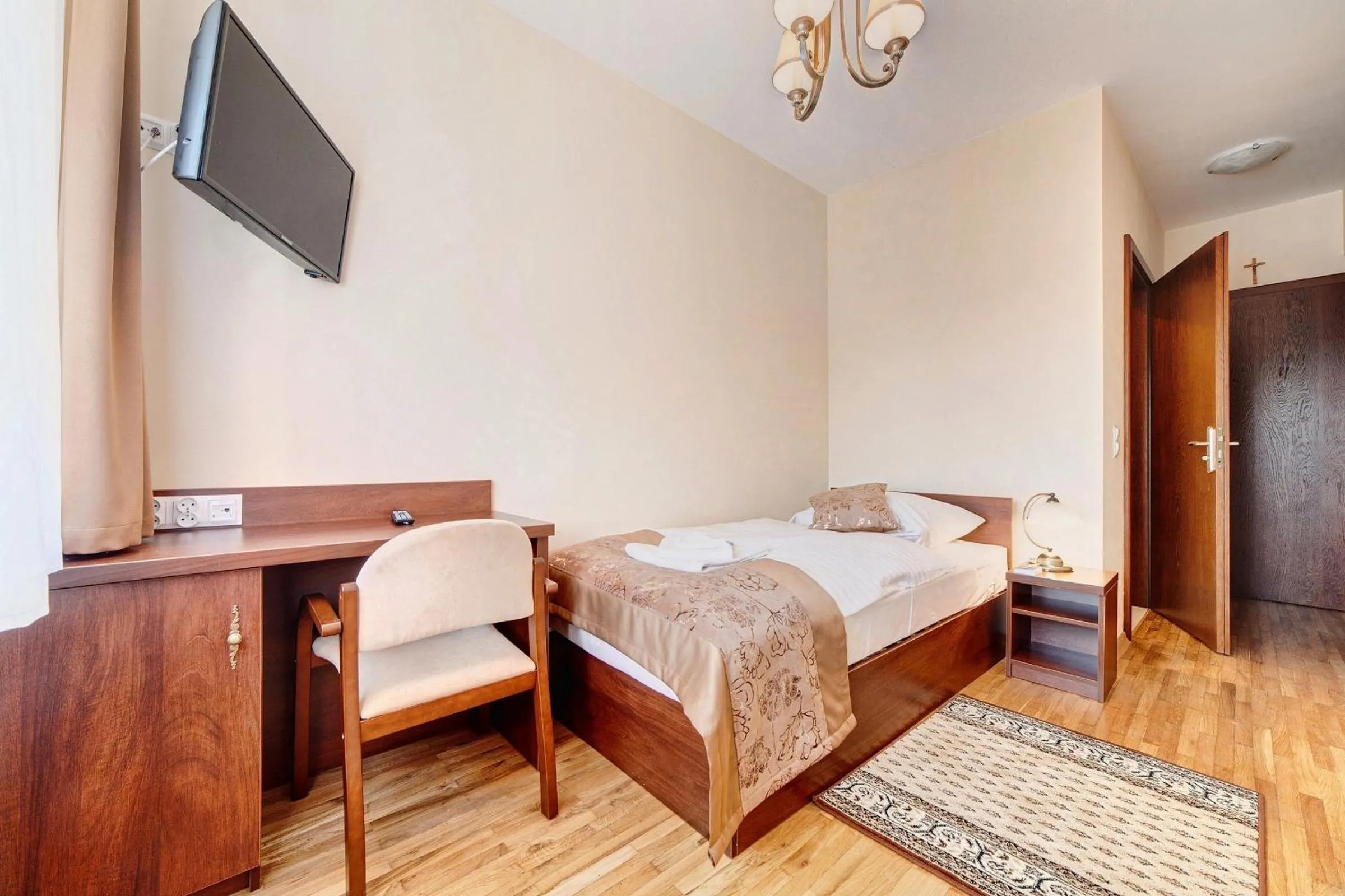 Photo of the whole room, Bed in Leśna Polana- blisko centrum, Mini Spa, cicha, spokojna okolica, parking gratis