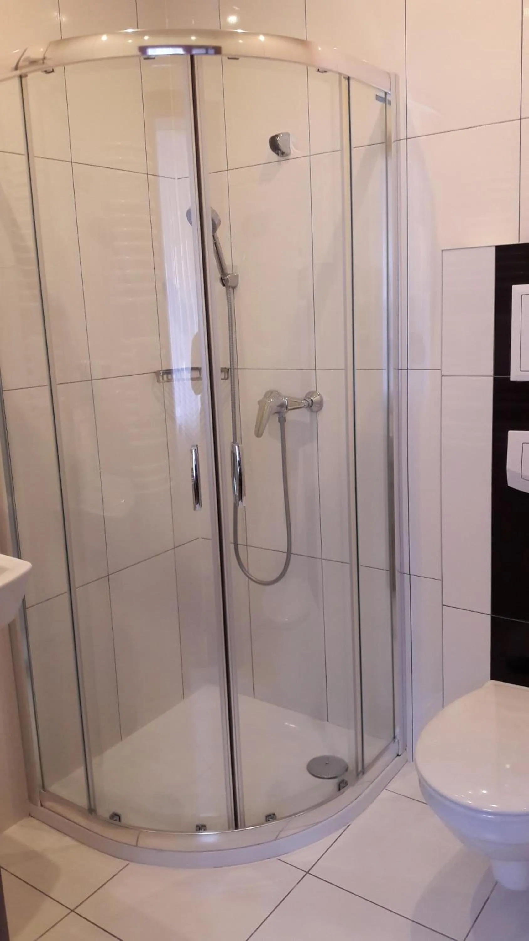 Shower in Leśna Polana- blisko centrum, Mini Spa, cicha, spokojna okolica, parking gratis