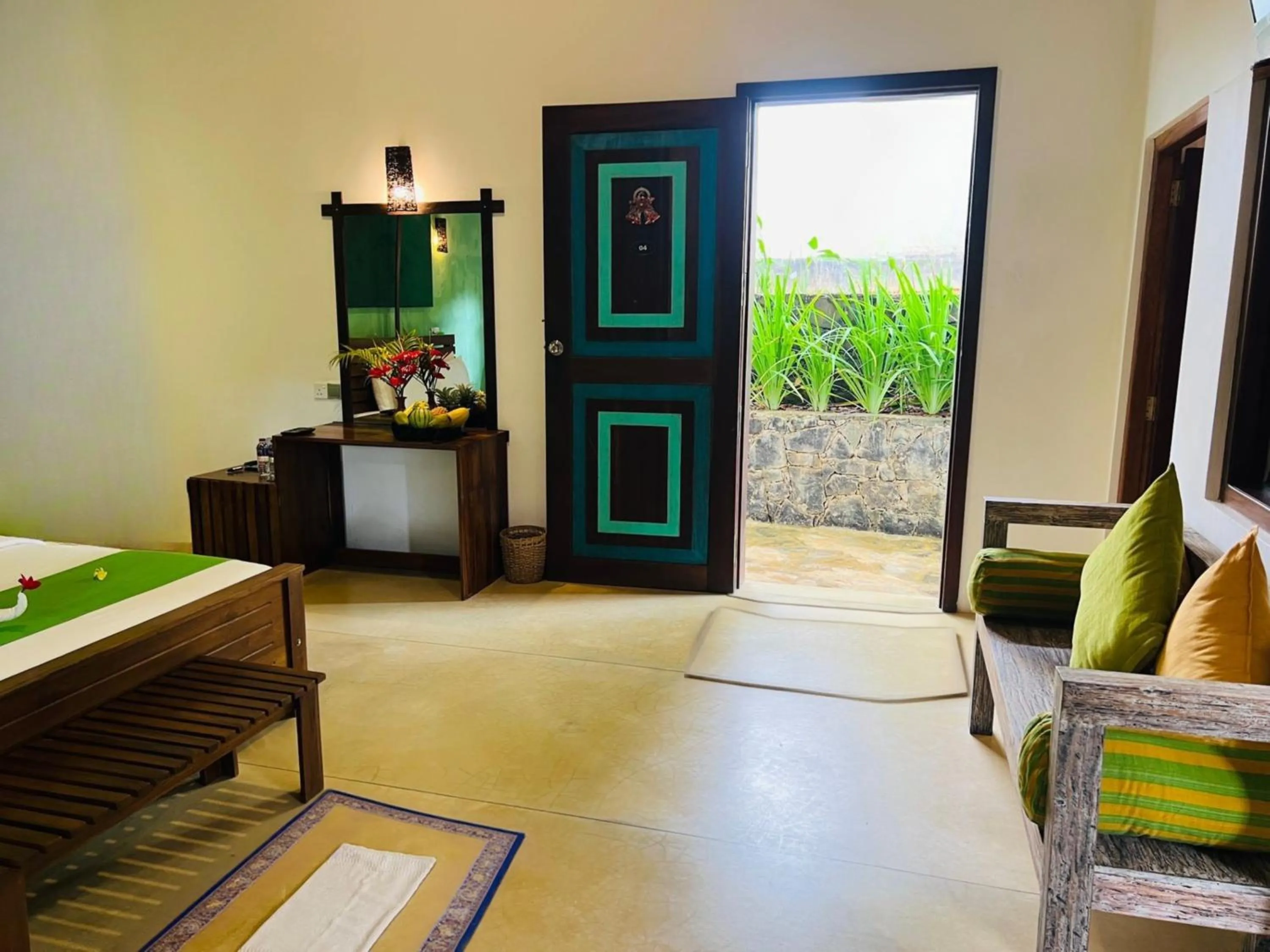 Superior King Suite - single occupancy in Garcinia Leaf