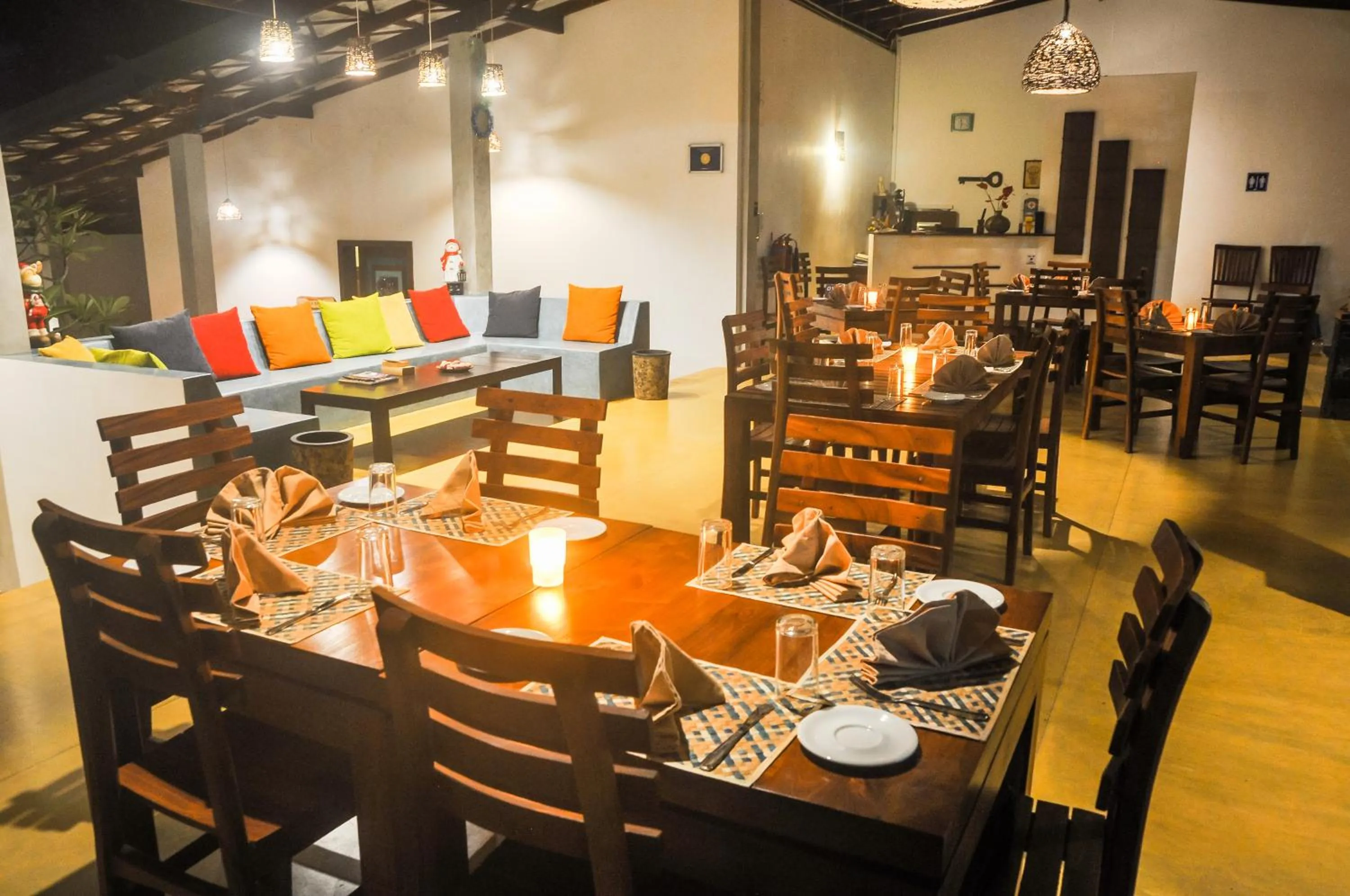 Restaurant/places to eat in Garcinia Leaf