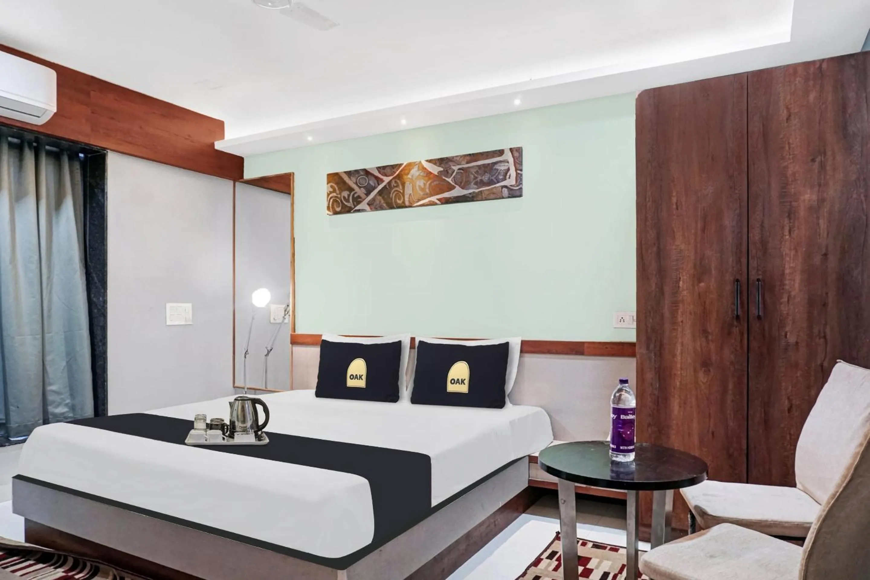 Photo of the whole room, Bed in Townhouse OAK Hotel Rajmudra