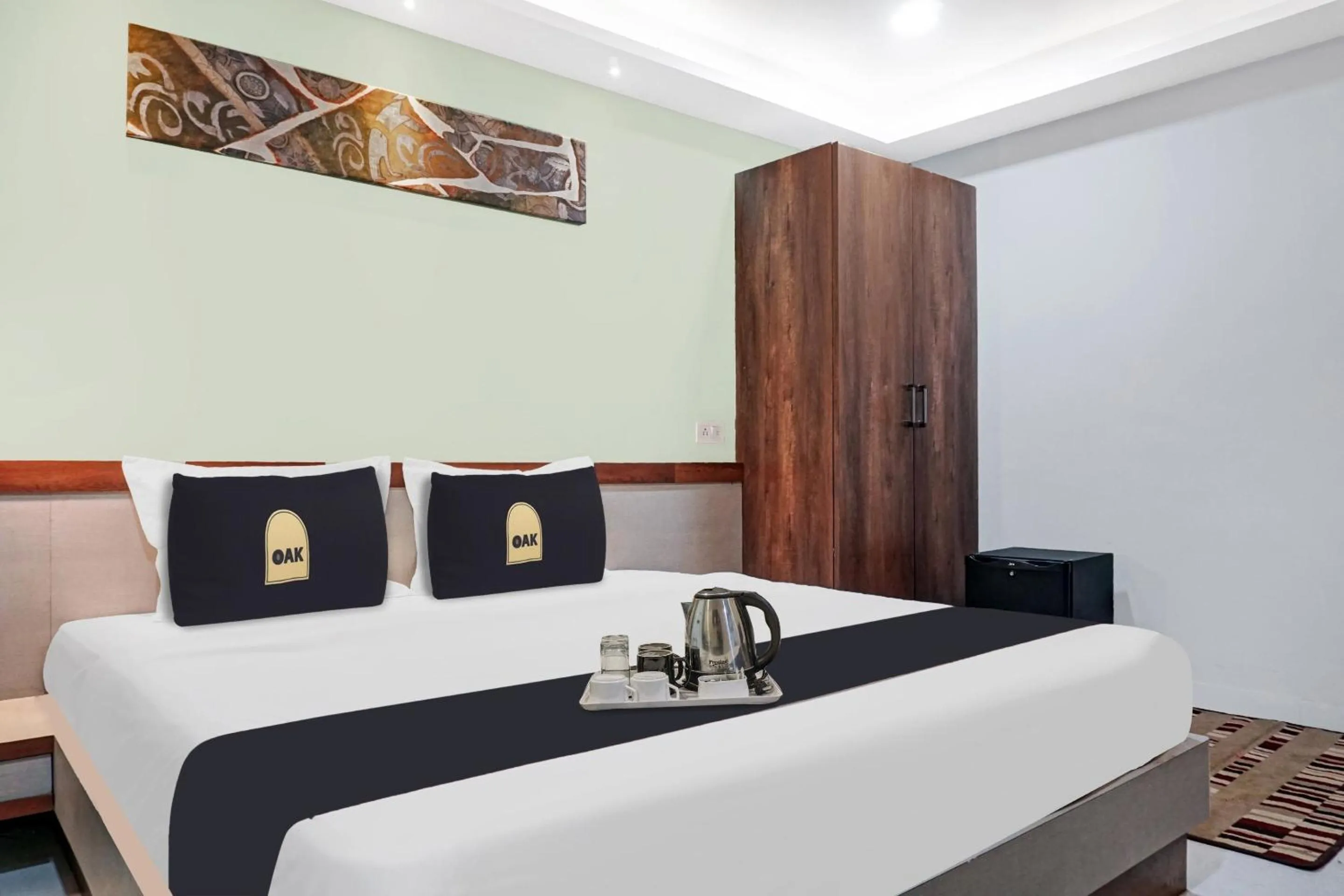 Photo of the whole room, Bed in Townhouse OAK Hotel Rajmudra