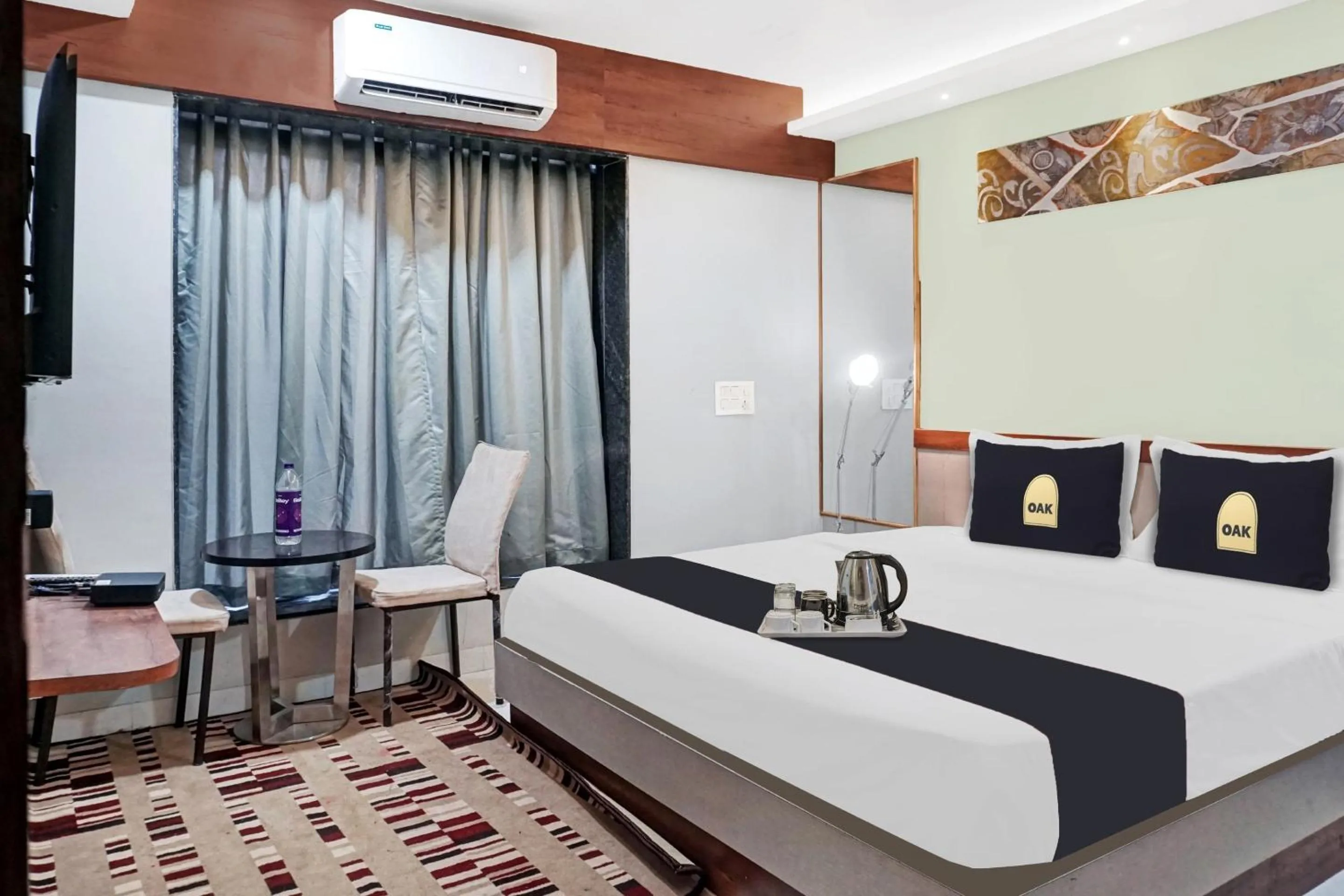 Photo of the whole room, Bed in Townhouse OAK Hotel Rajmudra