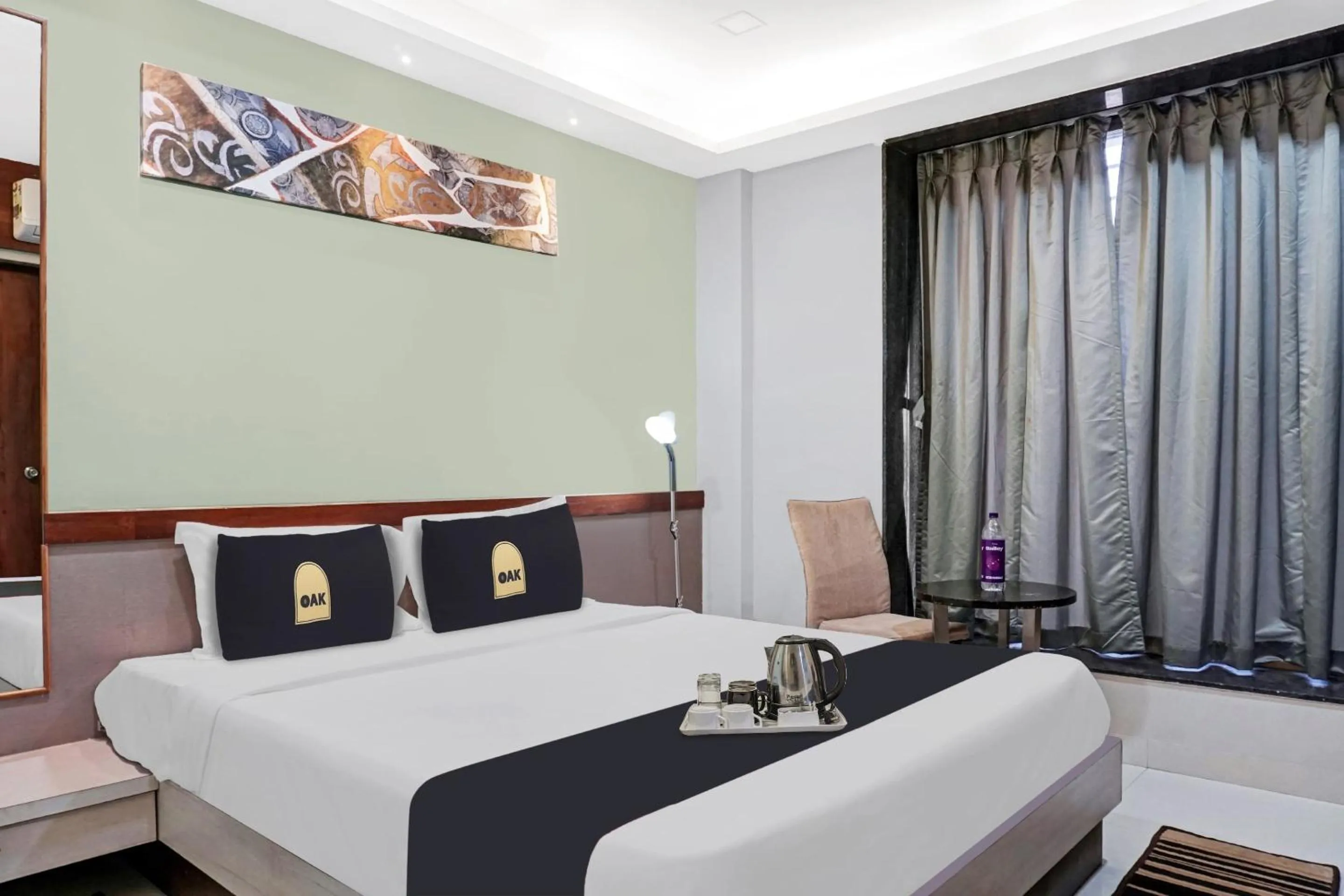 Photo of the whole room, Bed in Townhouse OAK Hotel Rajmudra