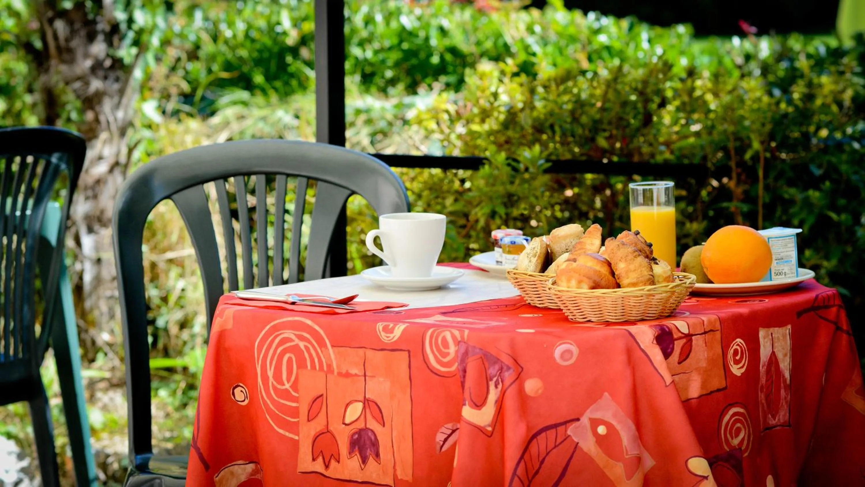 Continental breakfast in Logis Hostellerie du Neez