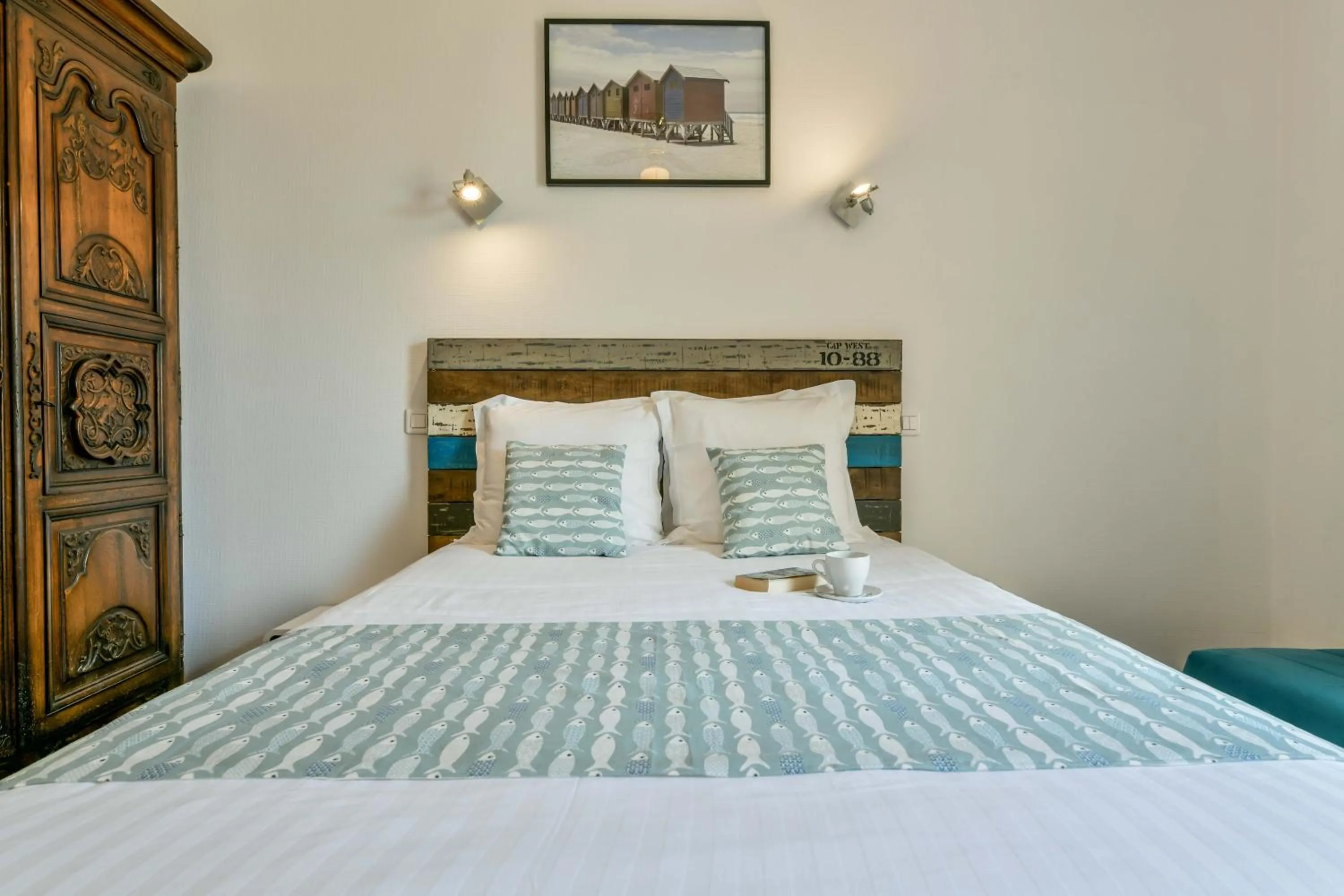 Bed in Logis Hostellerie du Neez