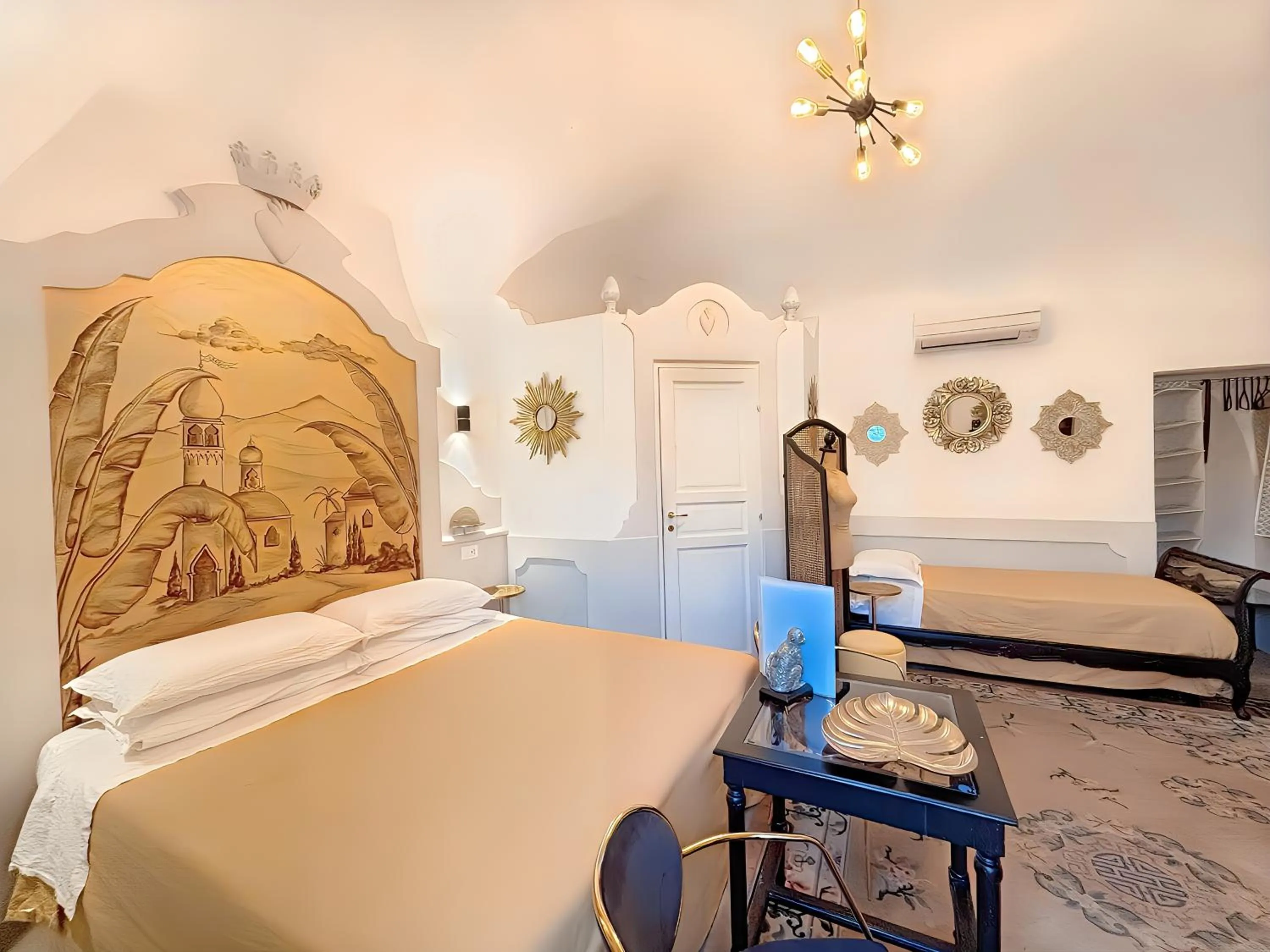 Photo of the whole room, Bed in MoREsco