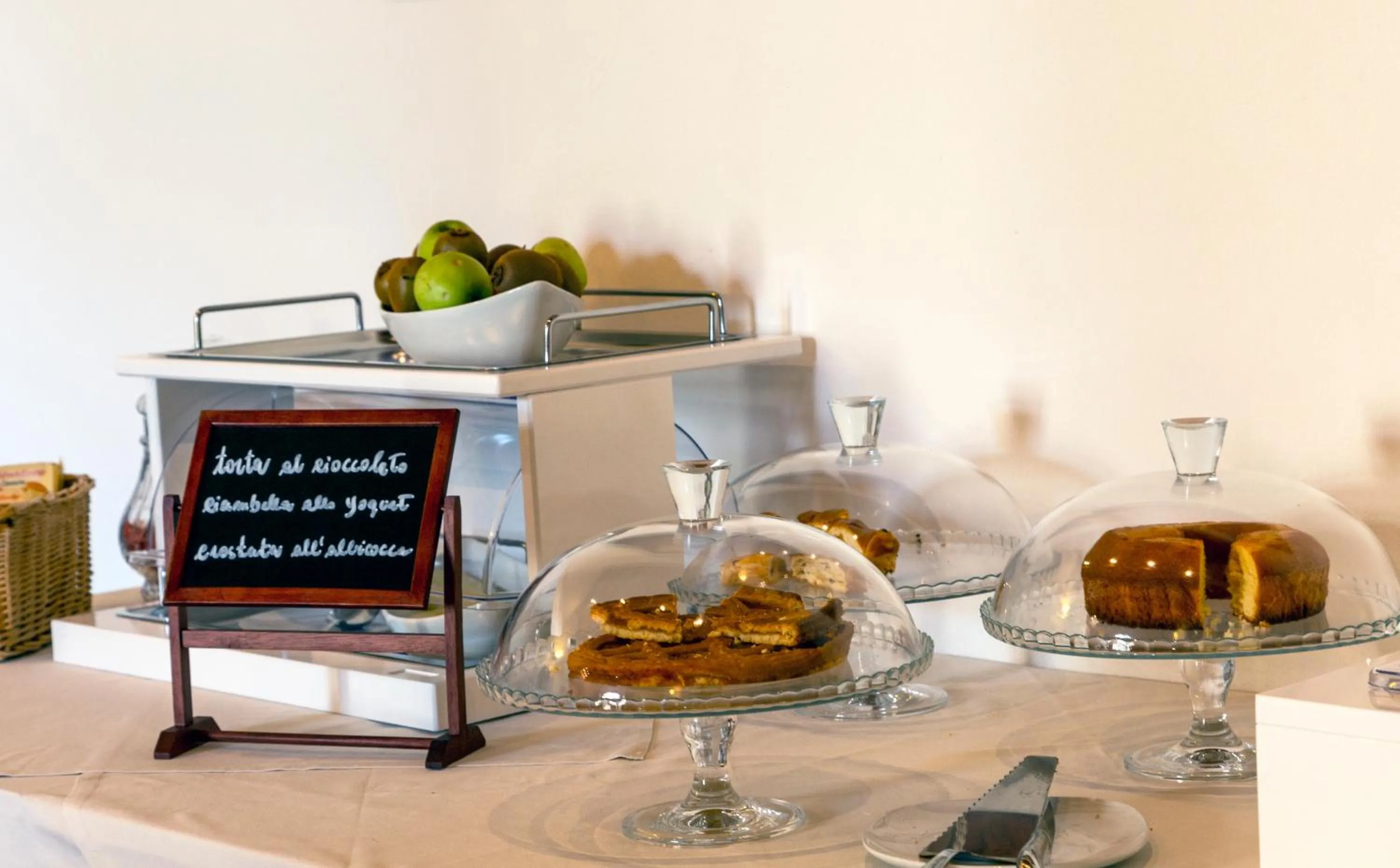 Breakfast in Villa Montarioso