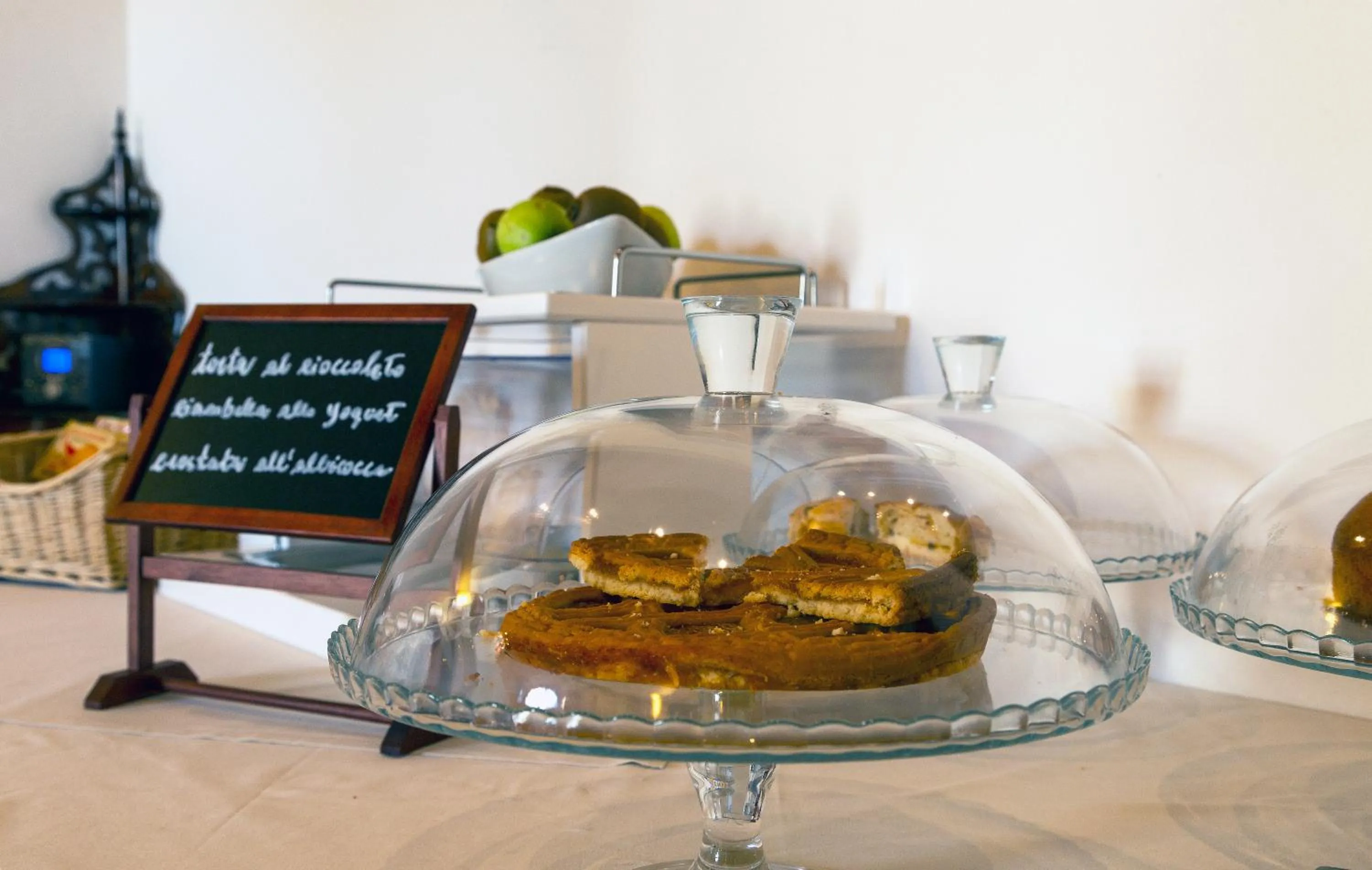 Breakfast in Villa Montarioso