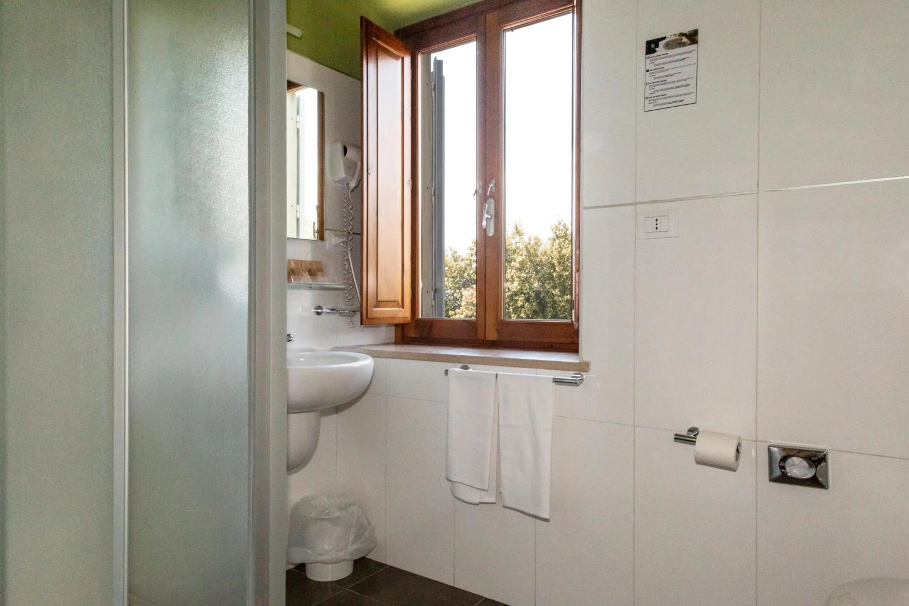 Shower in Villa Montarioso