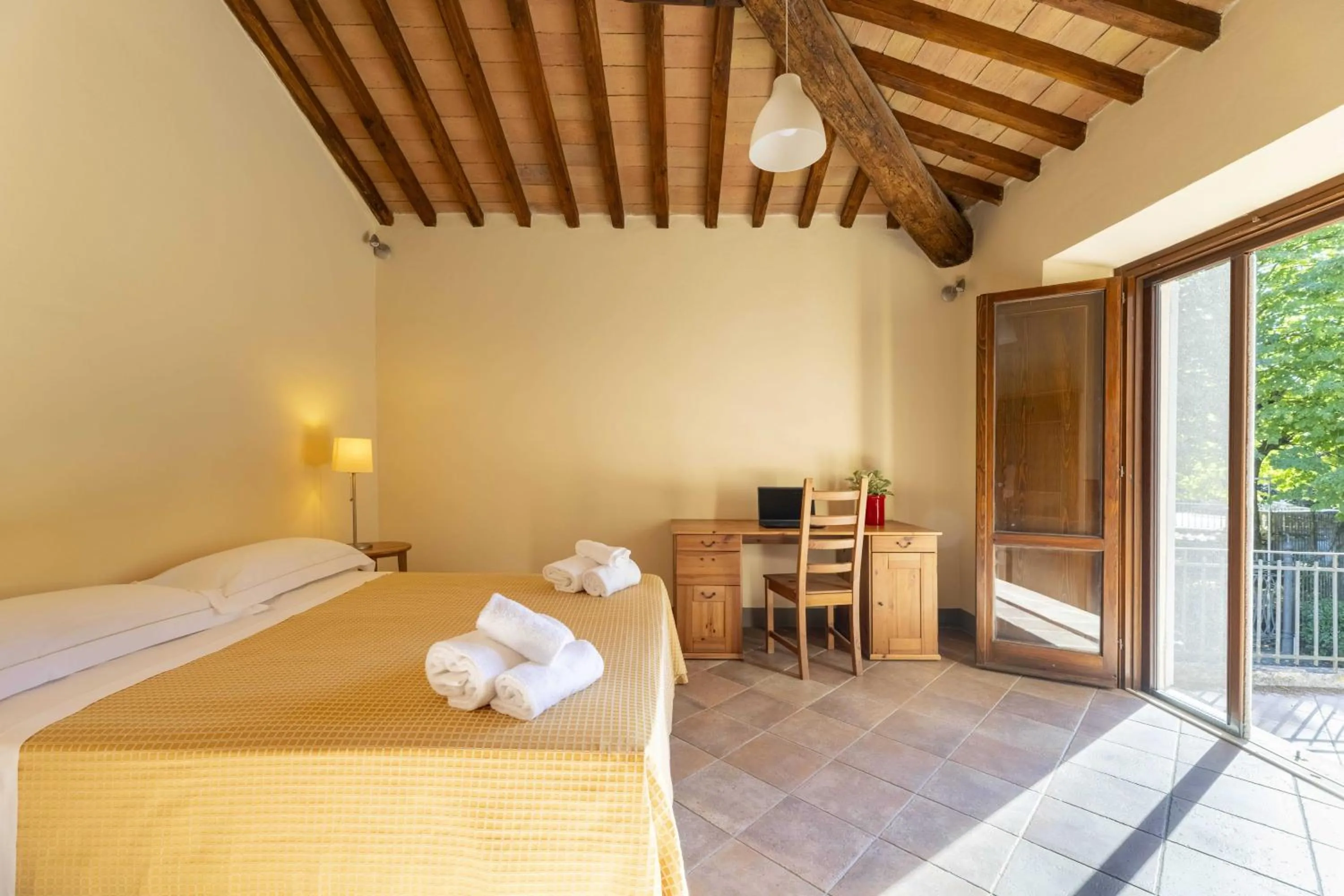 Balcony/Terrace, Bed in Villa Montarioso