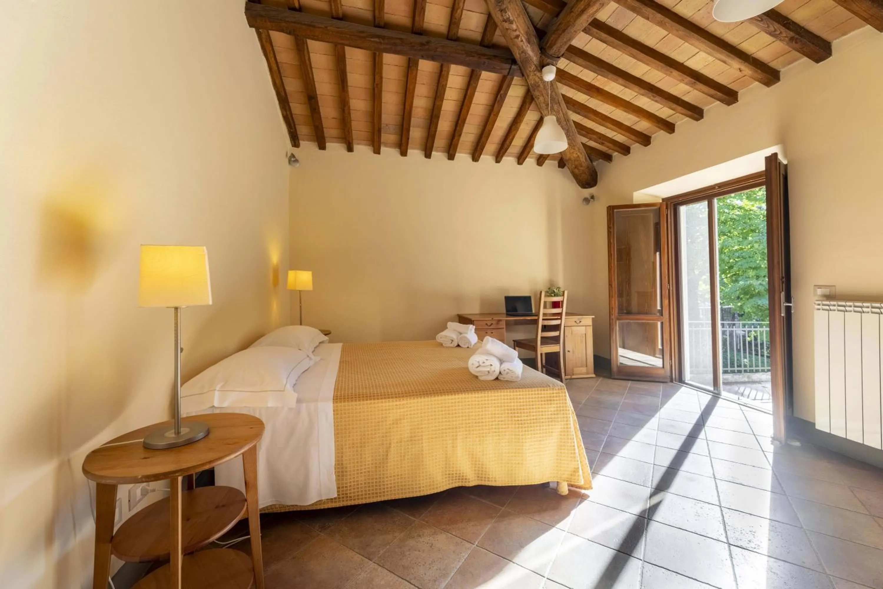 Bedroom, Bed in Villa Montarioso